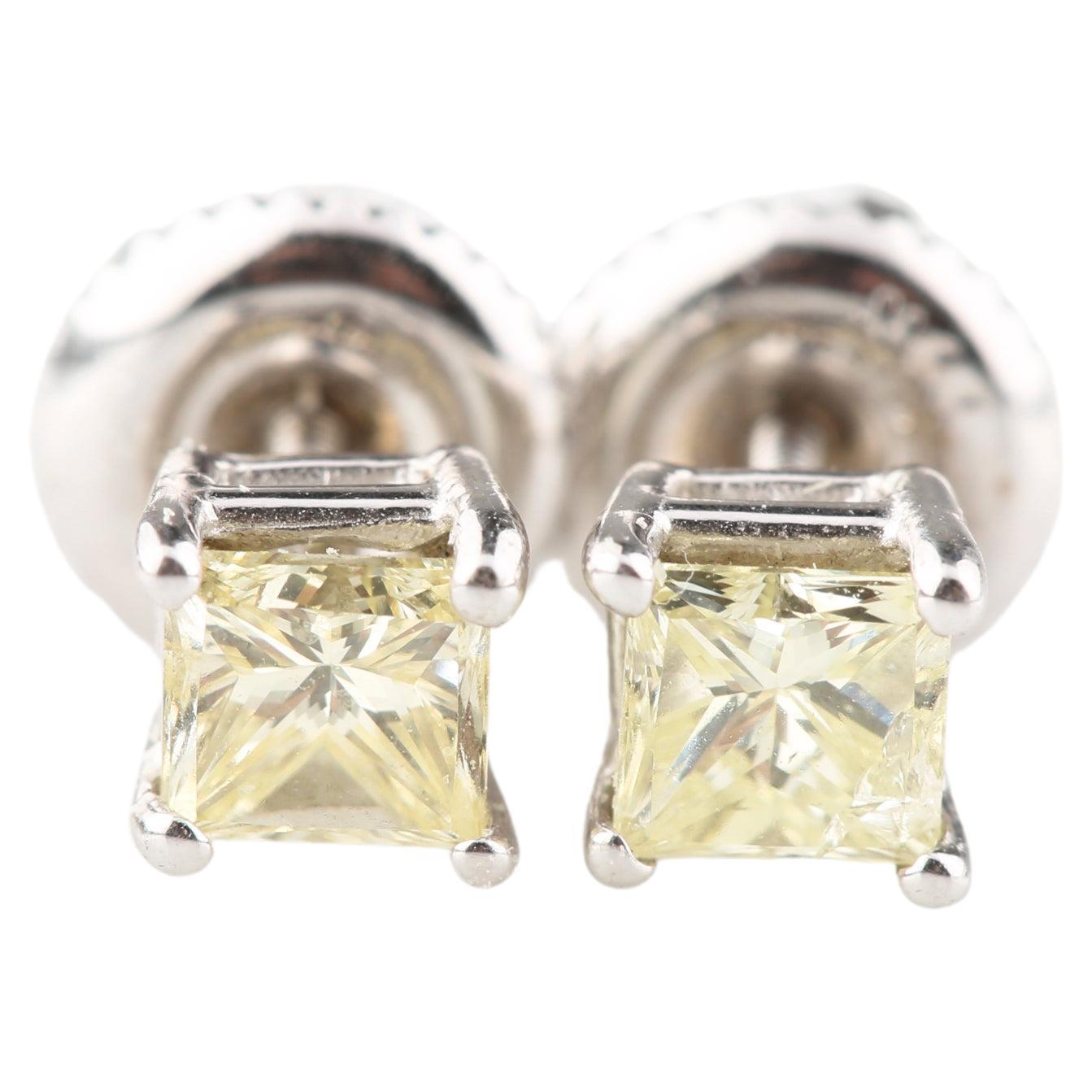 14k White Gold 0.64 Carat Princess Cut Diamond Solitaire Stud Earrings For Sale
