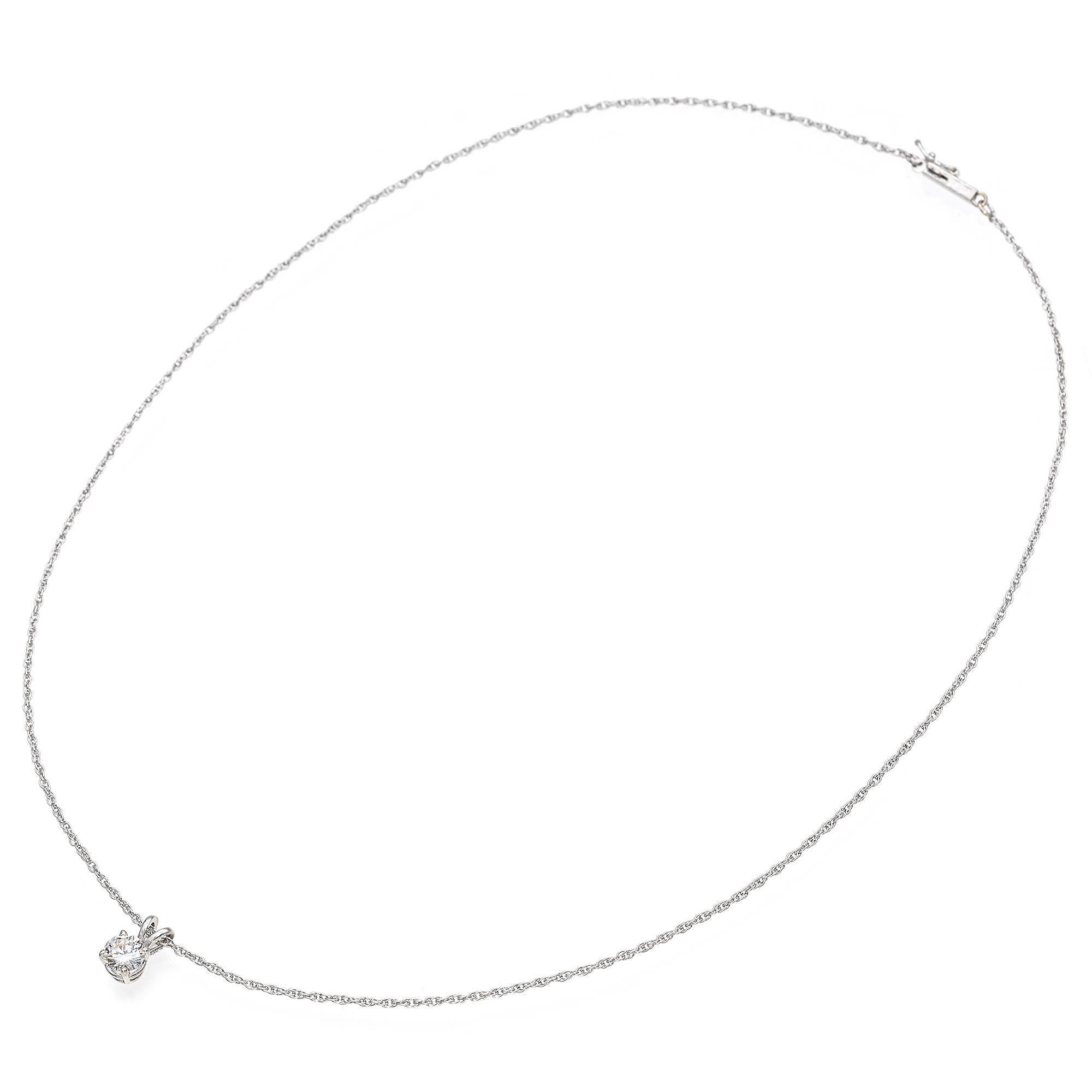 Contemporain Or blanc 14 carats 0,66 carat Collier pendentif solitaire en diamants ronds brillants