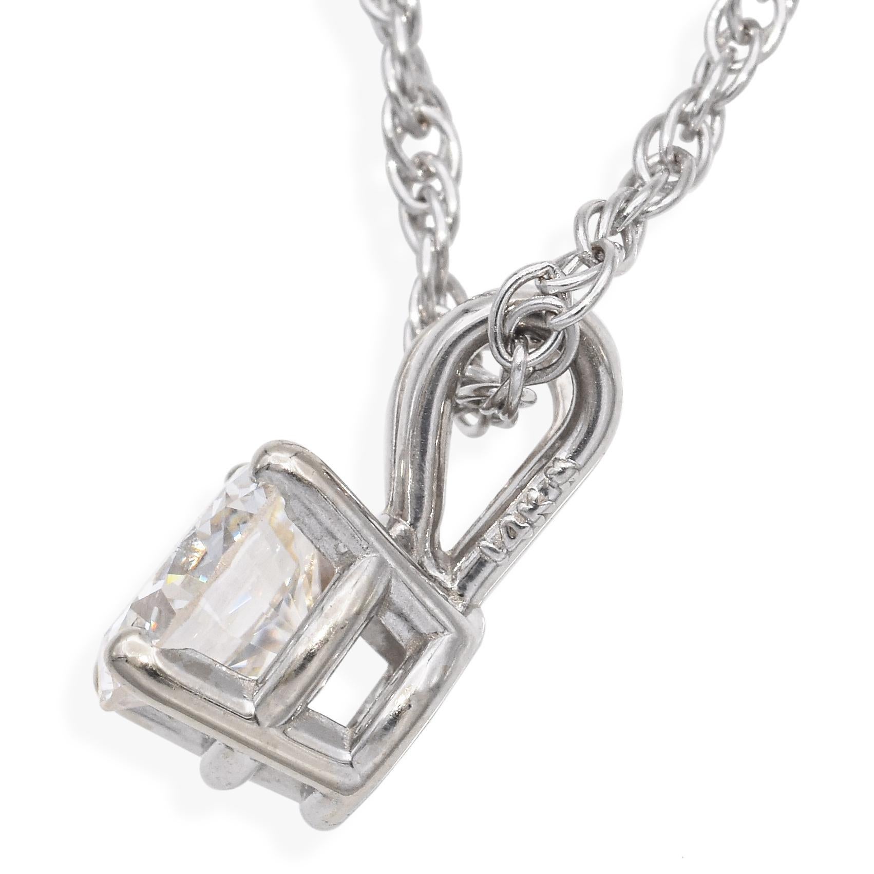 Taille brillant Or blanc 14 carats 0,66 carat Collier pendentif solitaire en diamants ronds brillants