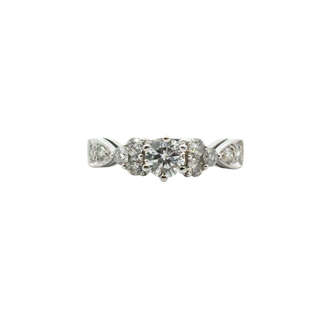 Bague de fiançailles en or blanc 14k 0,68ctw diamant rond brillant en vente 8