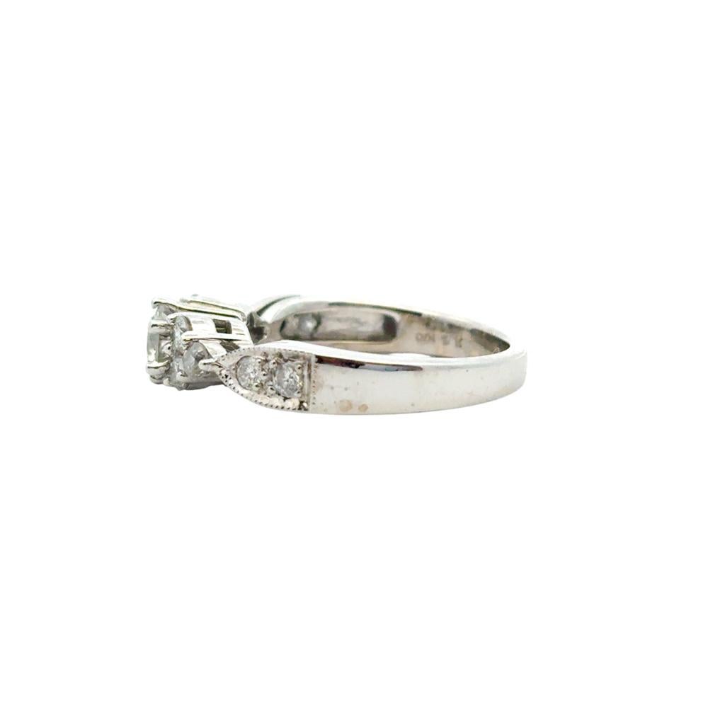 Bague de fiançailles en or blanc 14k 0,68ctw diamant rond brillant en vente 1