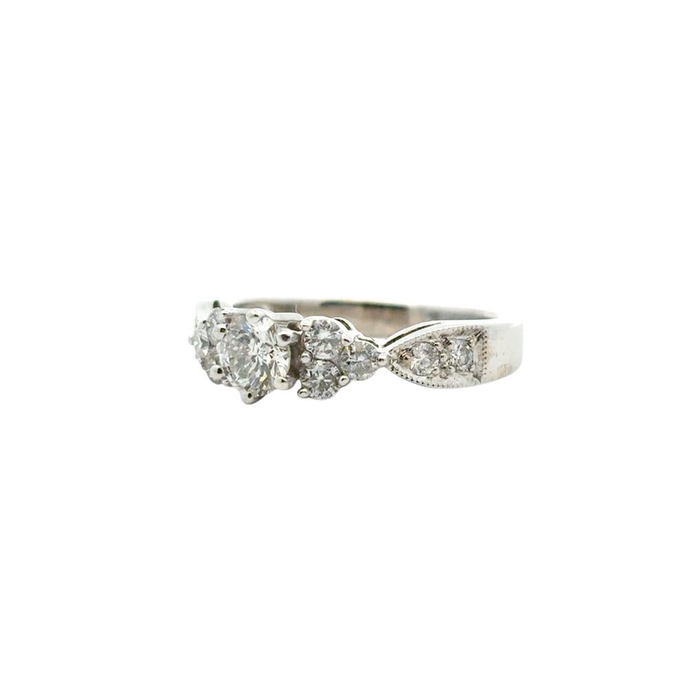 Bague de fiançailles en or blanc 14k 0,68ctw diamant rond brillant en vente 2