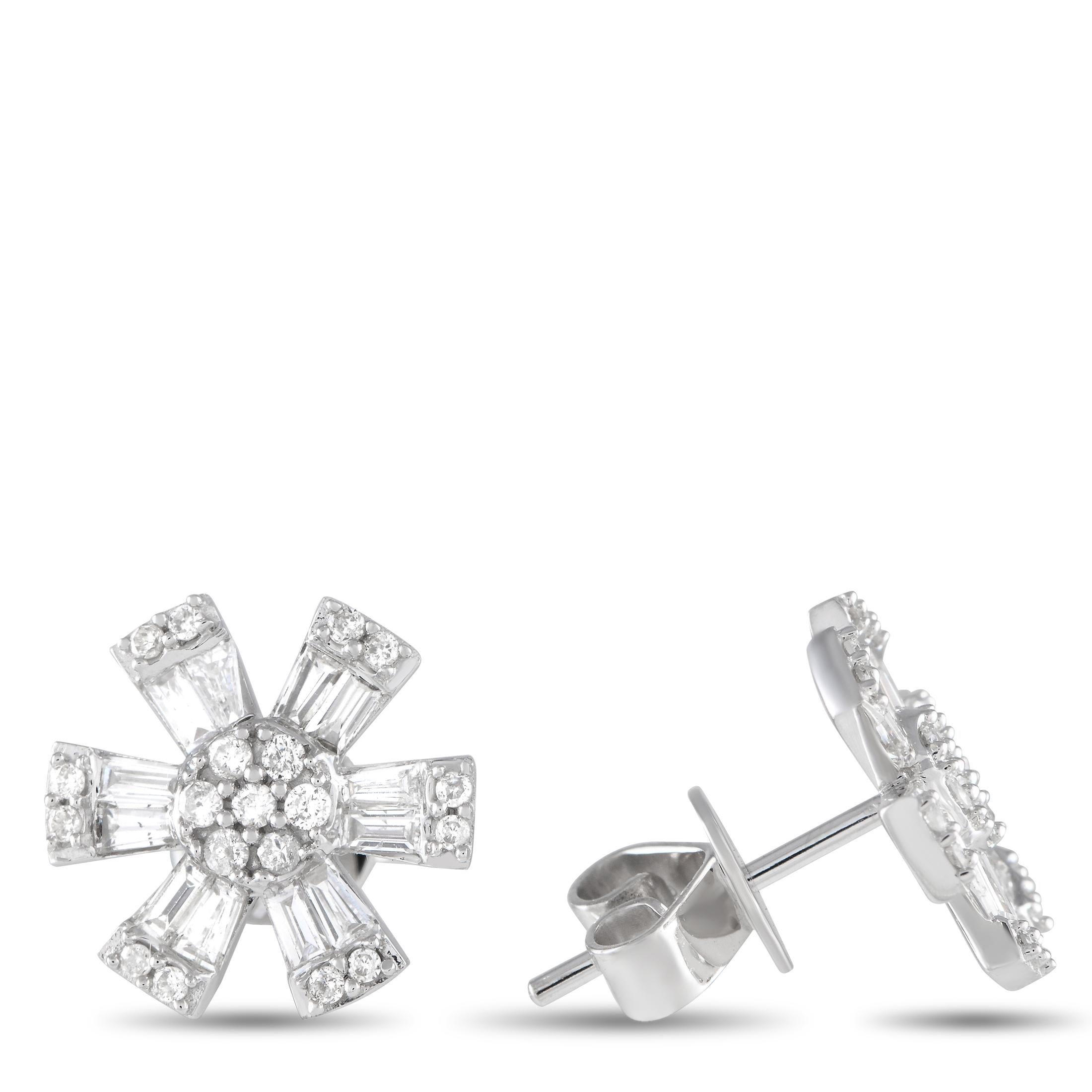 Dieses Paar Pinwheel-Ohrringe ist eine großartige Wahl für alltäglichen Luxusschmuck. Sie zeichnen sich durch eine Kombination aus runden und spitz zulaufenden Baguette-Diamanten aus, die eine perfekte Mischung aus Brillanz und Eleganz ergeben.