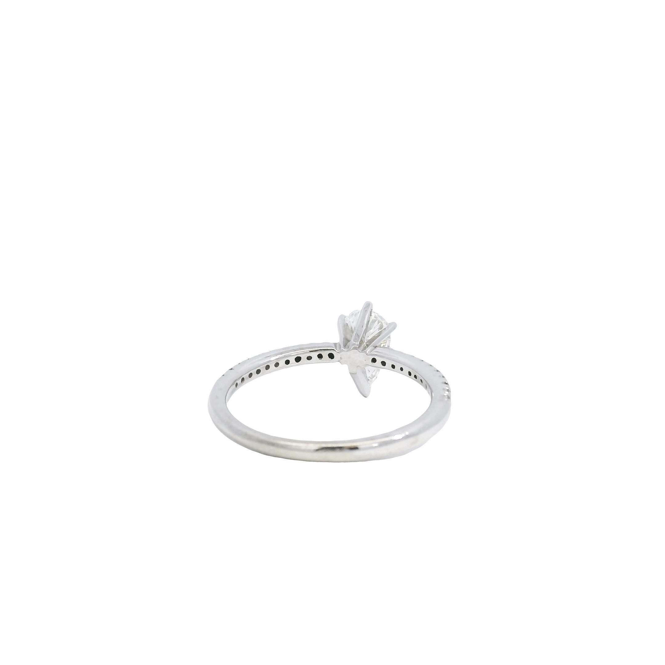 Anello di fidanzamento in oro bianco 14k con diamante certificato GIA da 0,70 carati in vendita 5