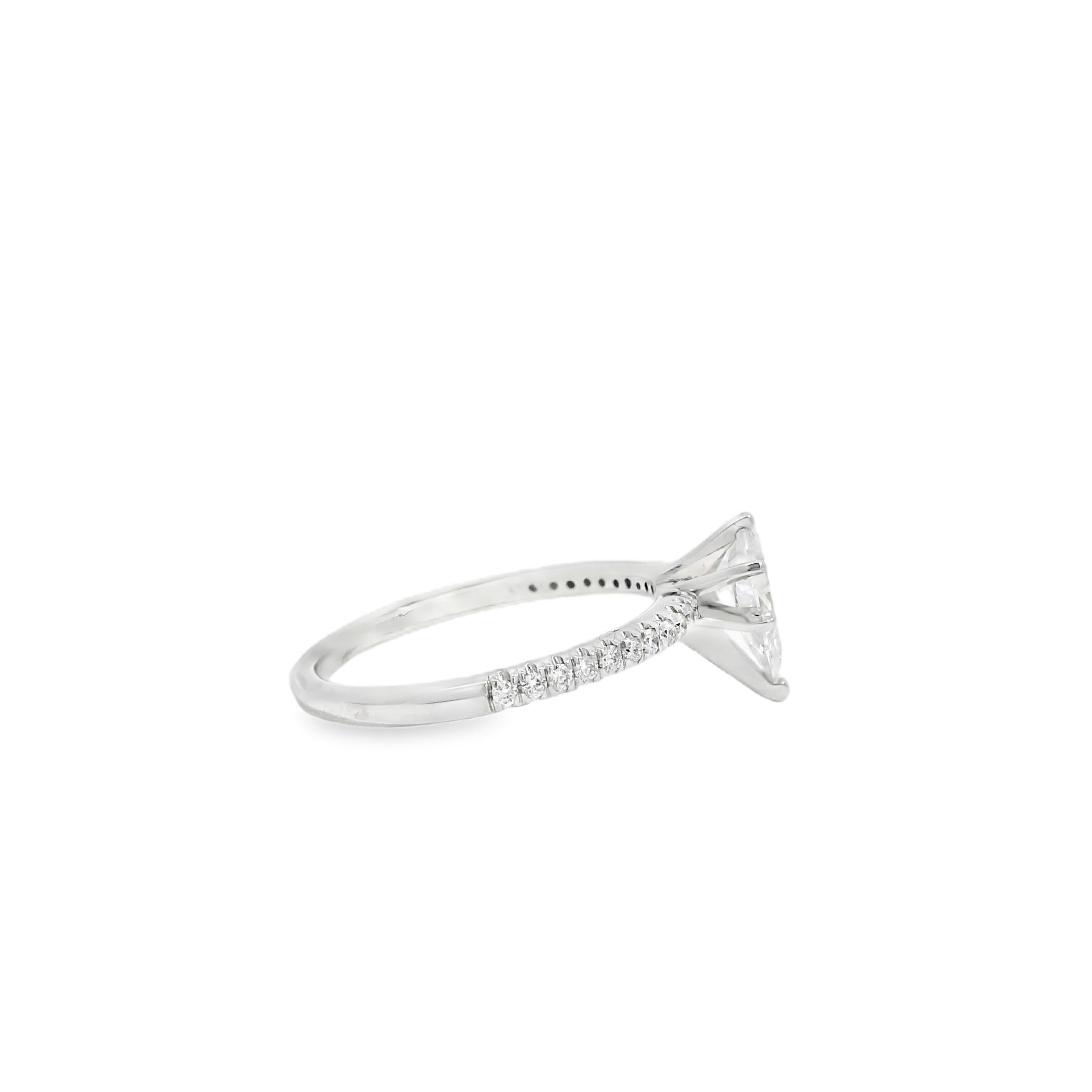 Anello di fidanzamento in oro bianco 14k con diamante certificato GIA da 0,70 carati in vendita 9