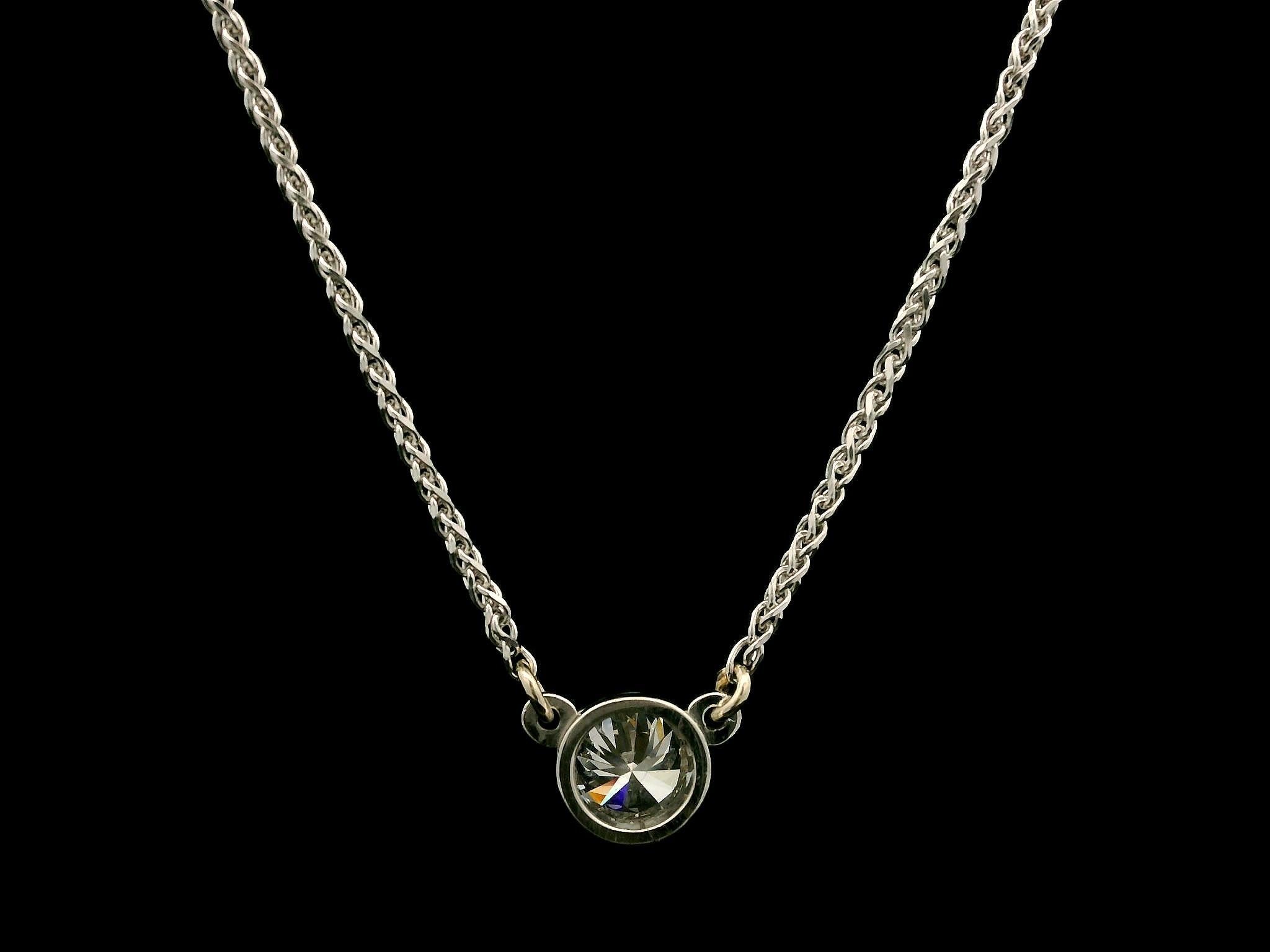 Collier A Link en or blanc 14k pendentif diamant solitaire 0.75ctw Bezel G VVS Pour femmes en vente