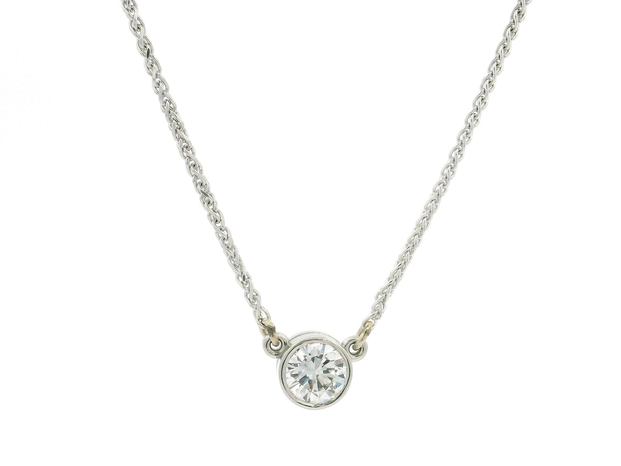 Collier A Link en or blanc 14k pendentif diamant solitaire 0.75ctw Bezel G VVS en vente 2