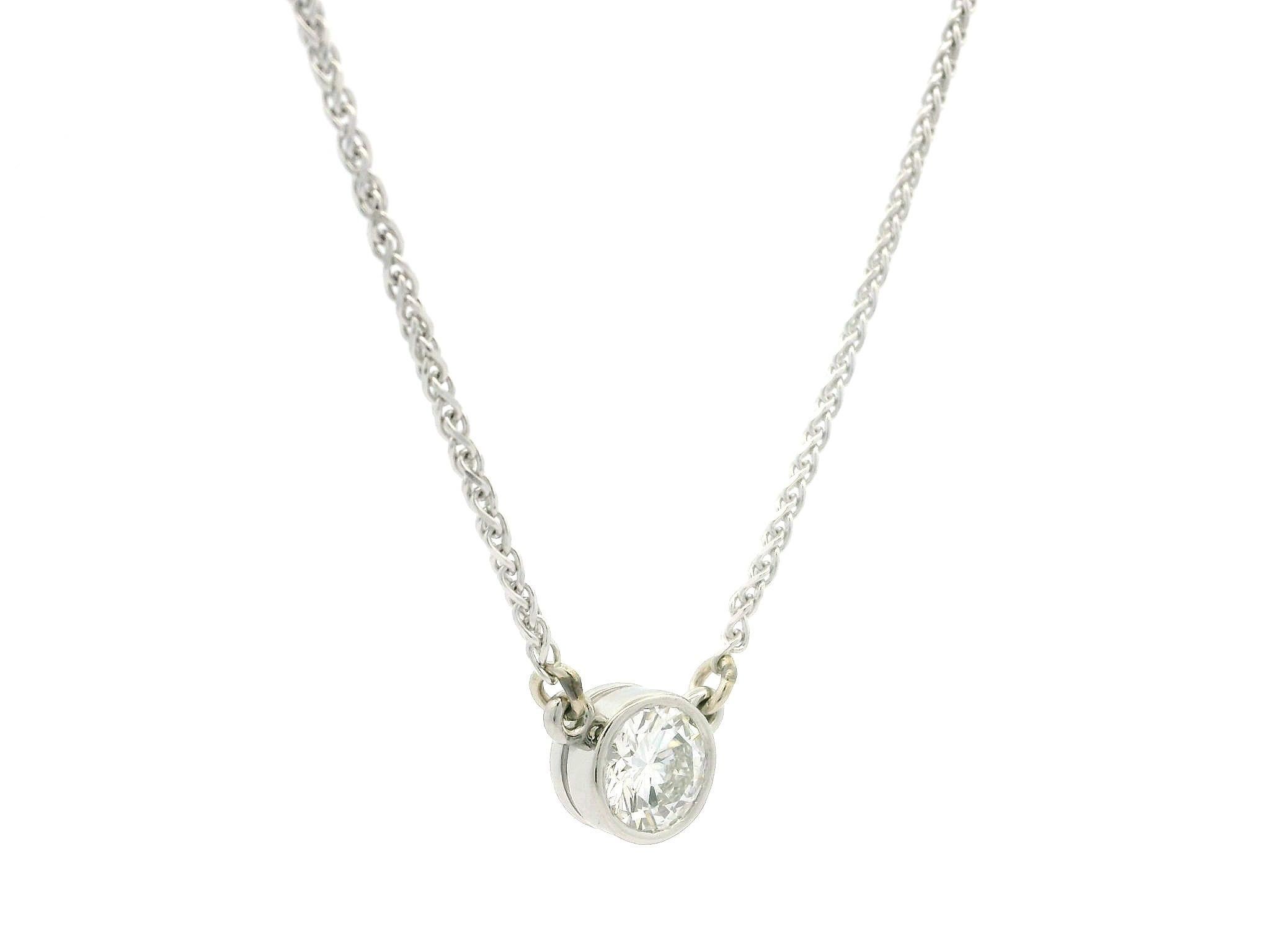 Collier A Link en or blanc 14k pendentif diamant solitaire 0.75ctw Bezel G VVS en vente 3