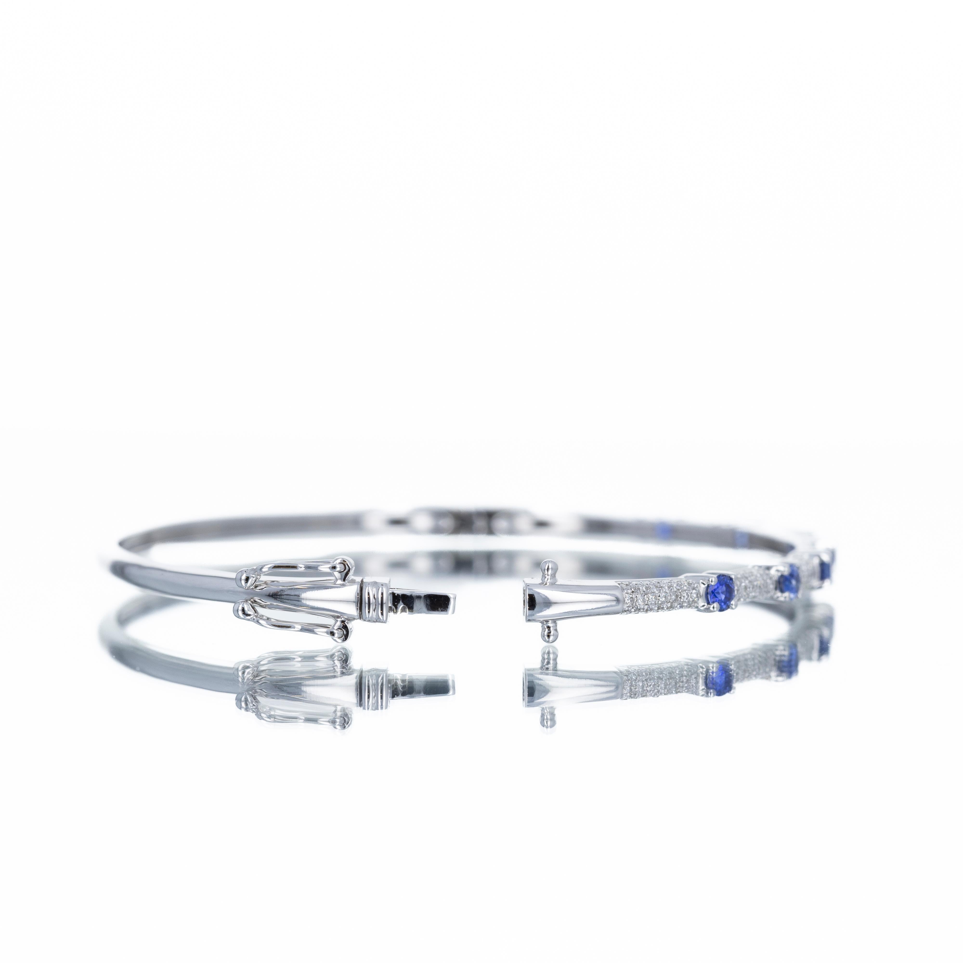 Taglio rotondo Bracciale Station in oro bianco 14K con zaffiro e diamante da 0,76 carati in vendita