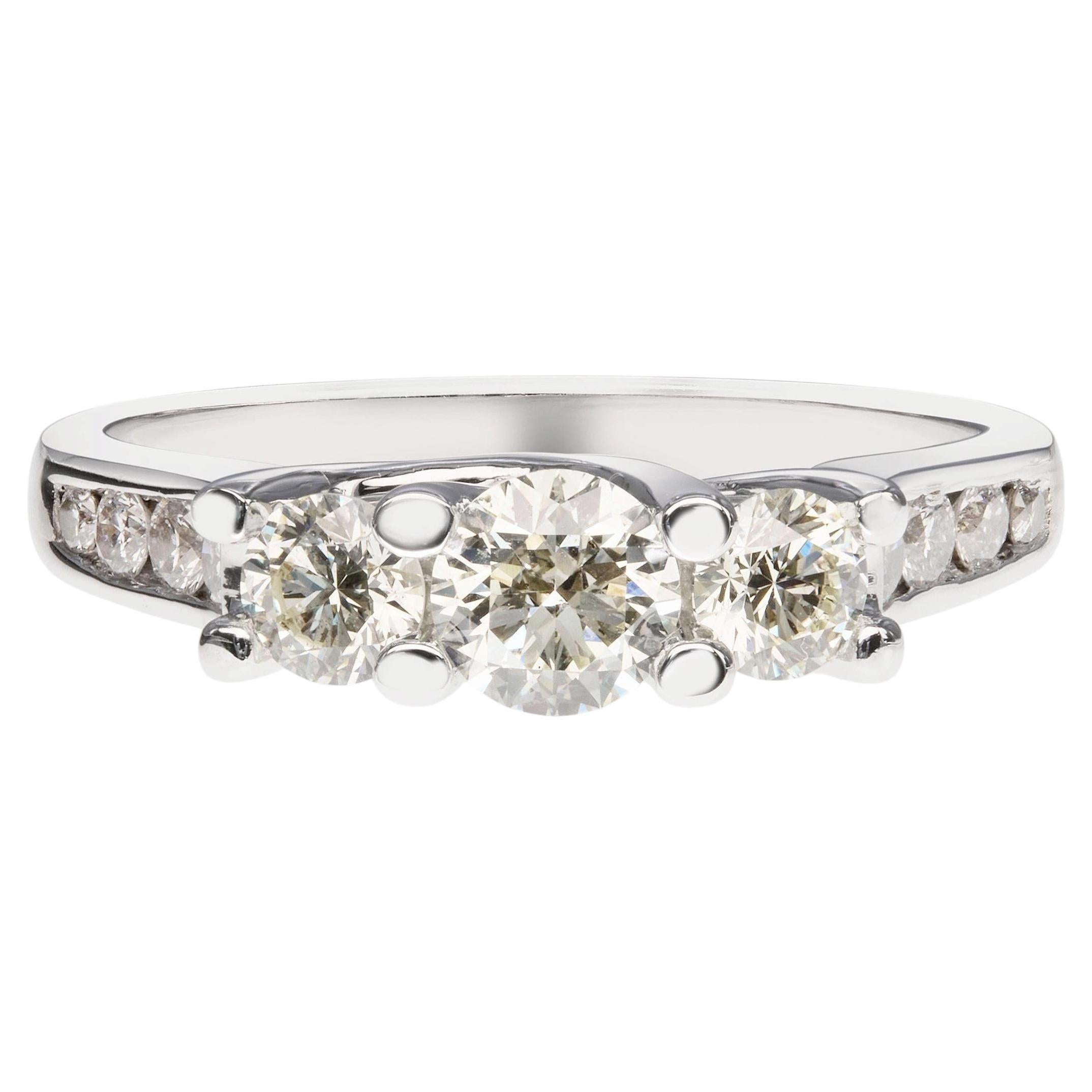 14k White Gold 0.81tcw Diamond Three Stone Ring For Sale