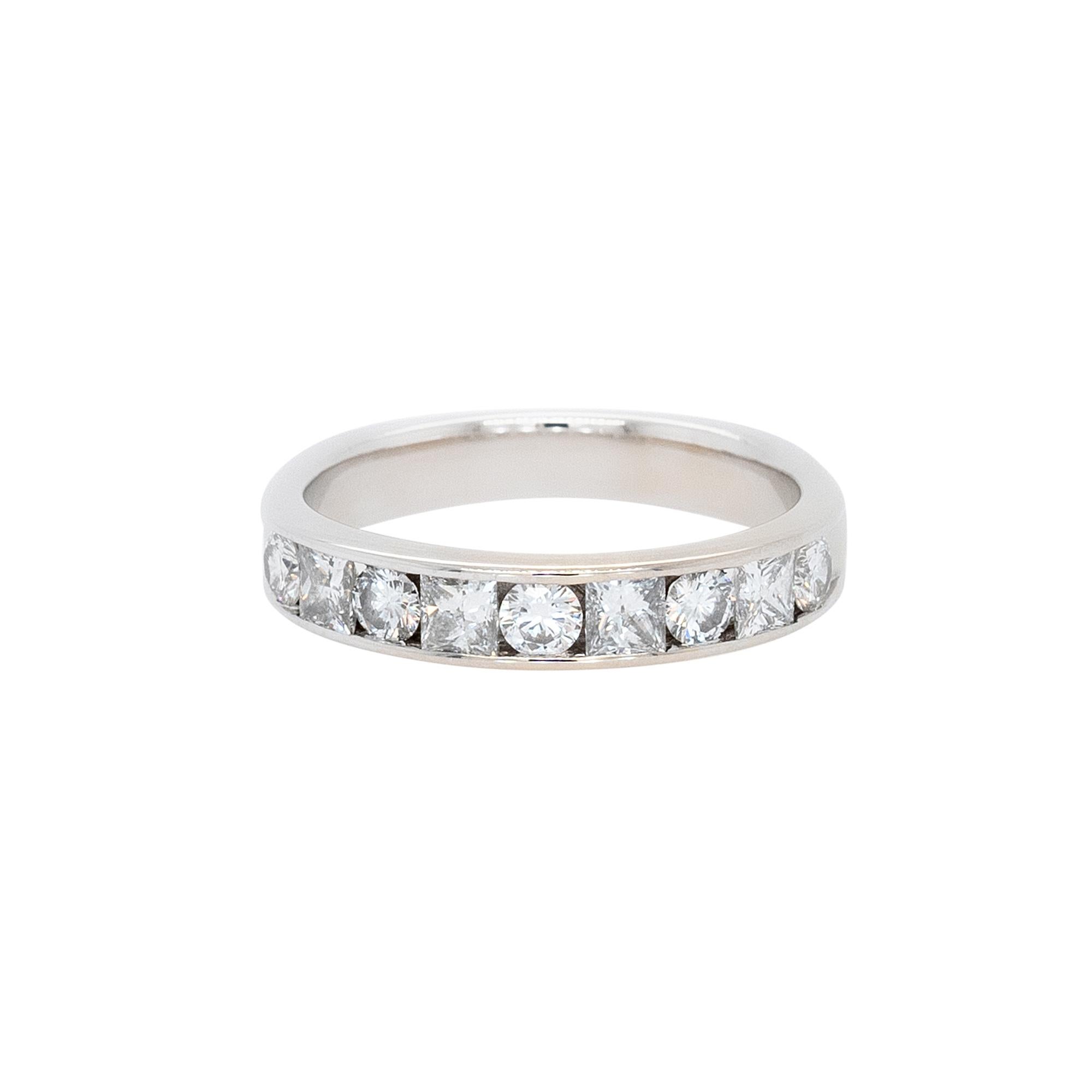14k White Gold 0.84ct Round Brilliant and Princess Cut Natural Diamond Ring In New Condition For Sale In Boca Raton, FL
