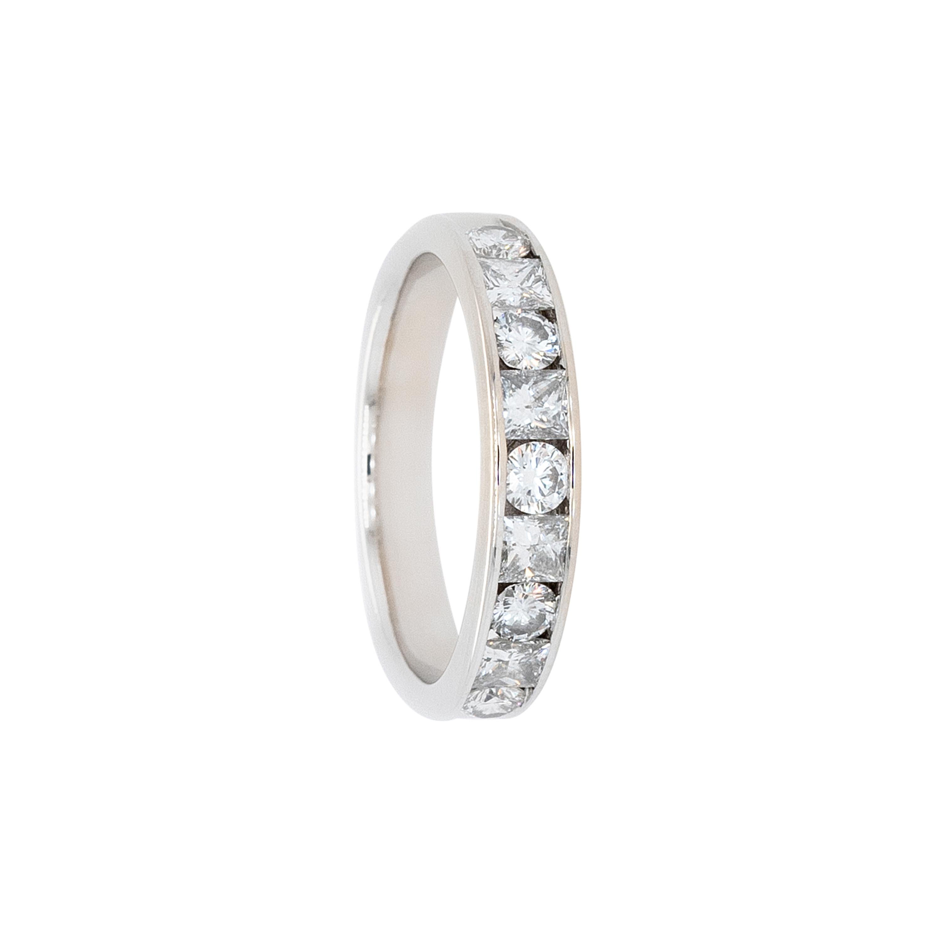 Anello in oro bianco 14k con diamante naturale taglio Brilliante e Principessa da 0,84 carati in vendita 3