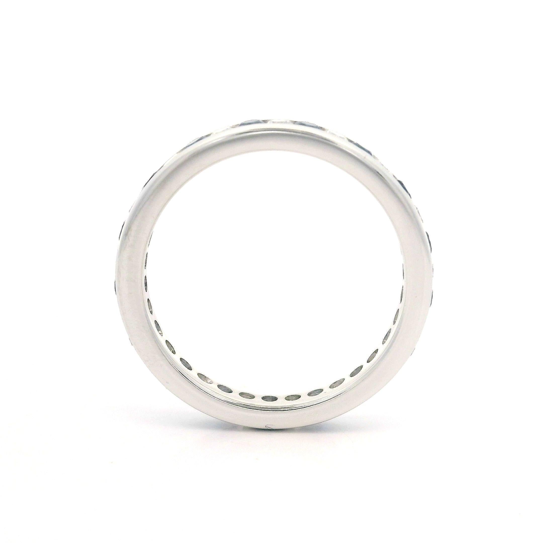 14k White Gold 0.84ctw Channel 2.5mm Sapphire Diamond Eternity Band Ring sz 5.5 In Excellent Condition In Montclair, NJ