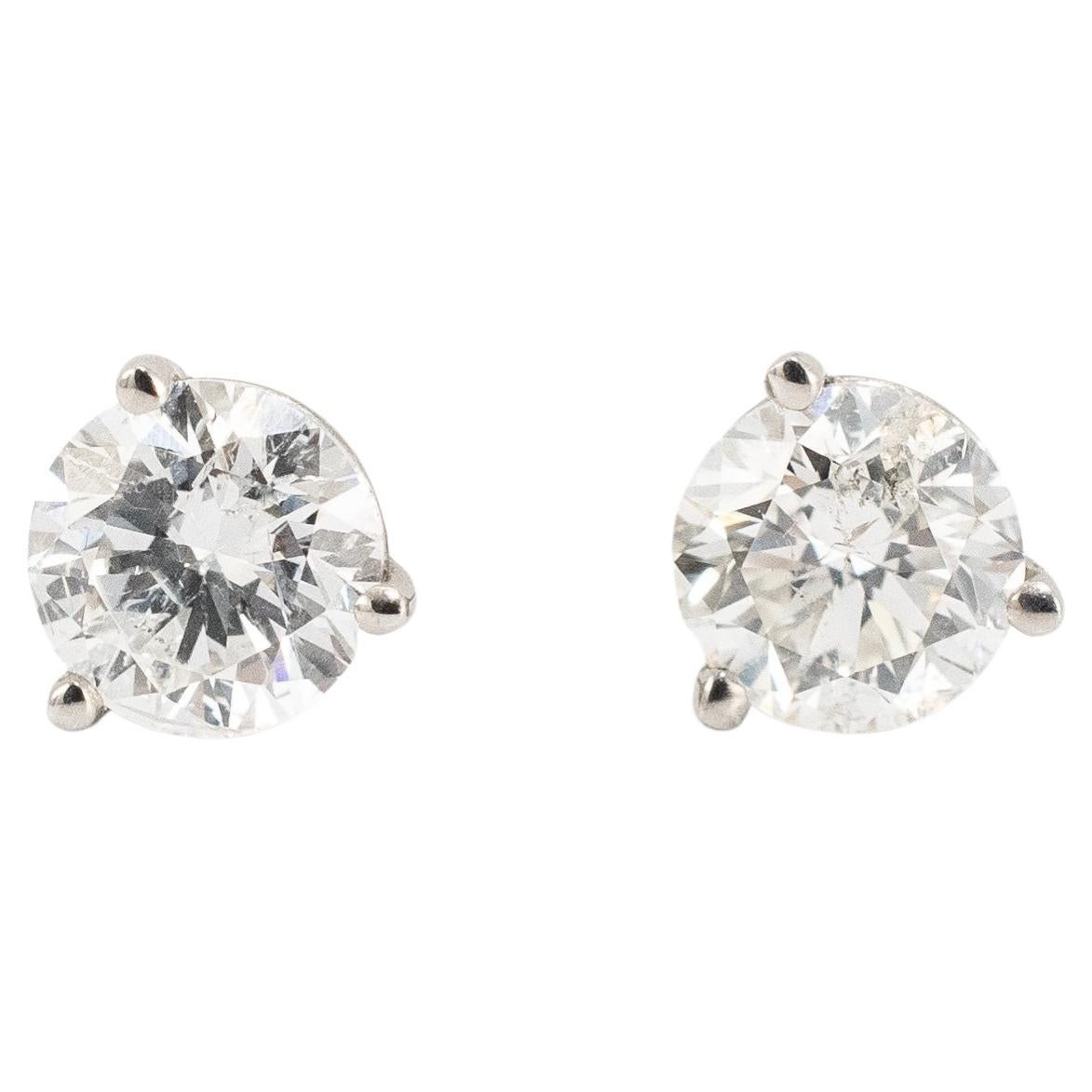 Pendientes de oro blanco de 14 quilates con diamante redondo de 0,85 quilates y 3 puntas, engastados en forma de martini
