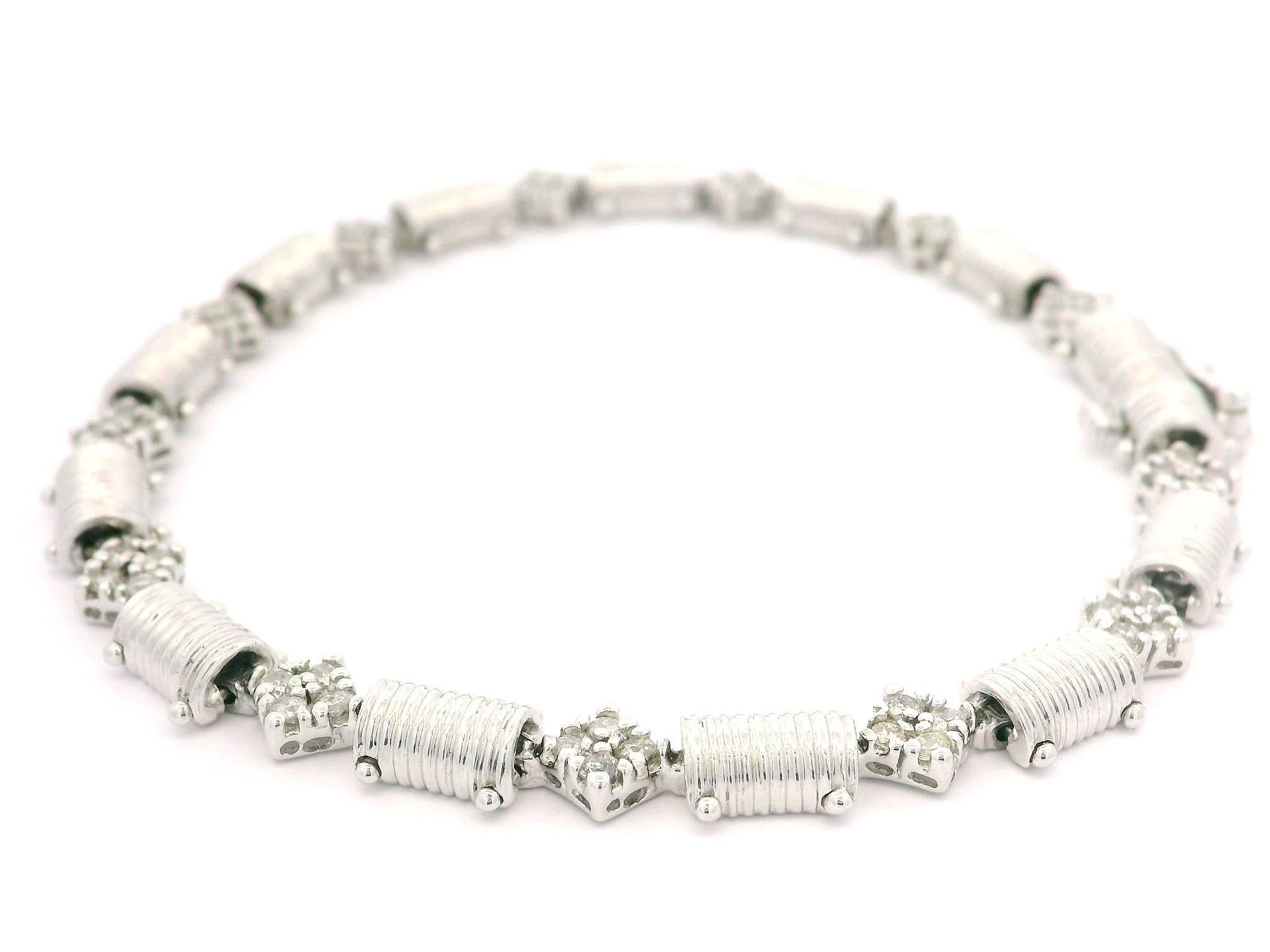 Bracciale A Link in oro bianco 14k 0,85ctw con diamanti a coste e cilindro a forma di trifoglio in vendita 7