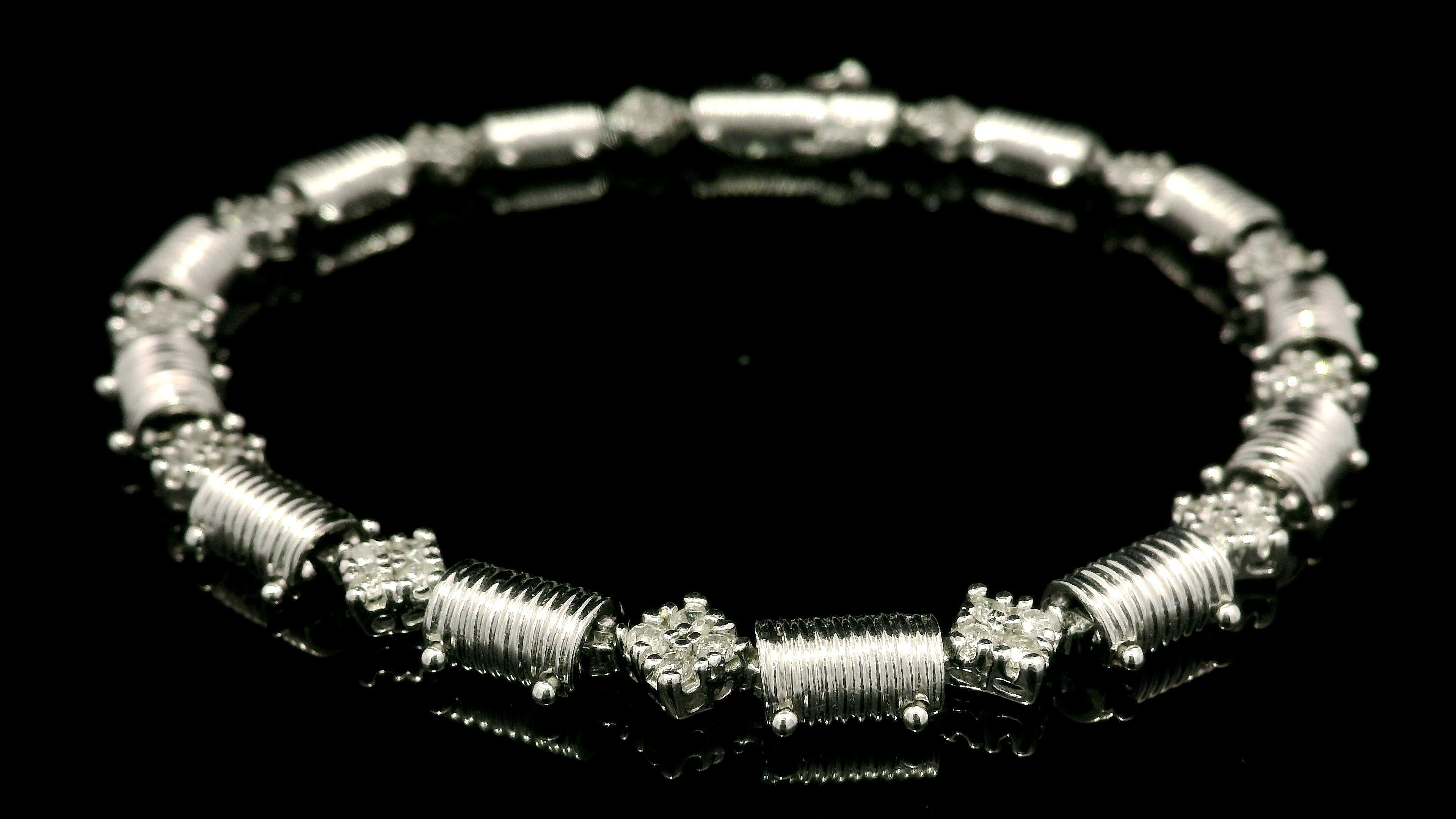Bracciale A Link in oro bianco 14k 0,85ctw con diamanti a coste e cilindro a forma di trifoglio in vendita 8