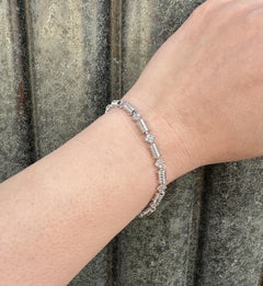 Pulsera de eslabones de trébol cilíndrico acanalado con diamantes de 0,85 ct de oro blanco de 14k