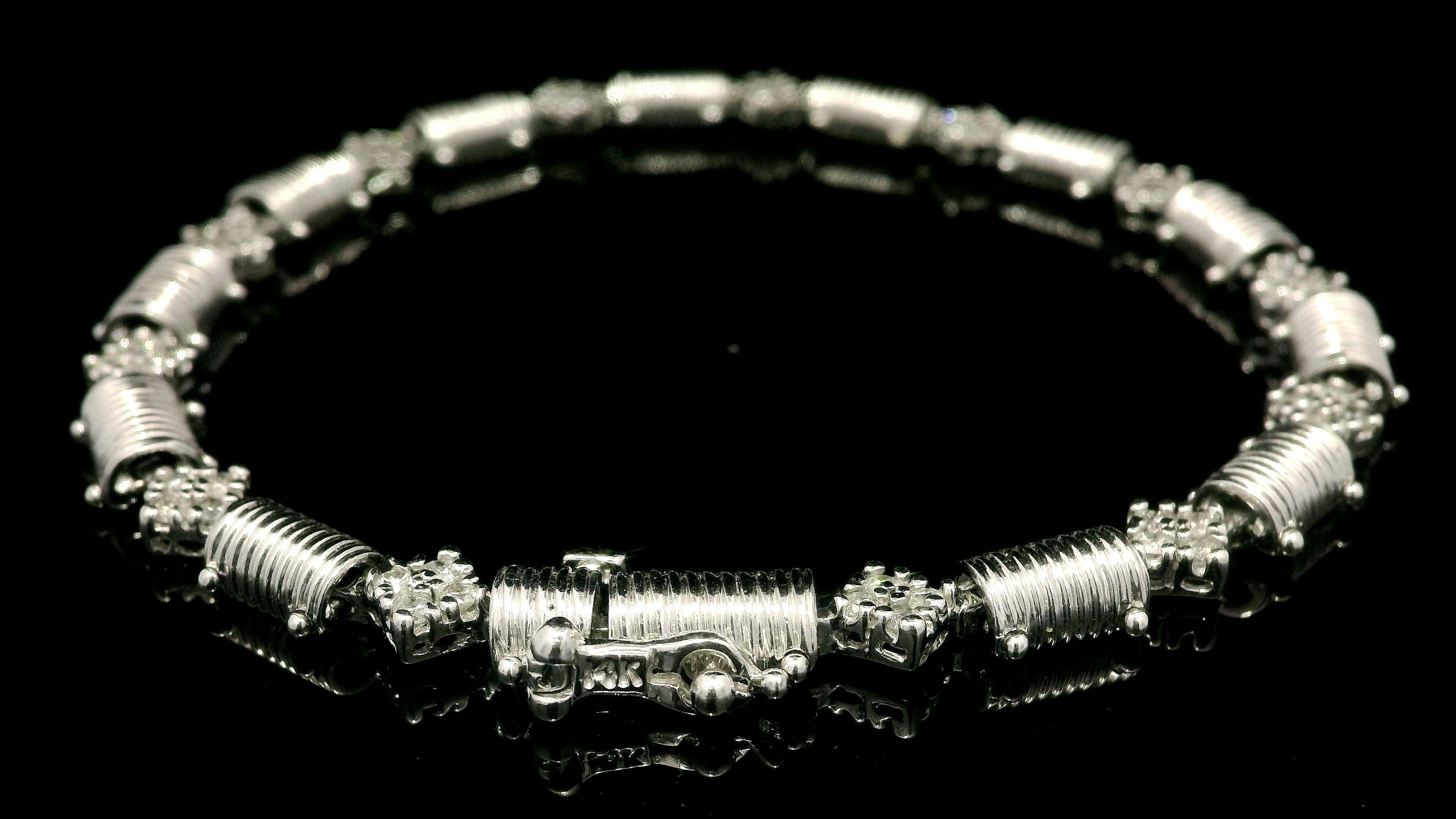 Bracciale A Link in oro bianco 14k 0,85ctw con diamanti a coste e cilindro a forma di trifoglio in vendita 2