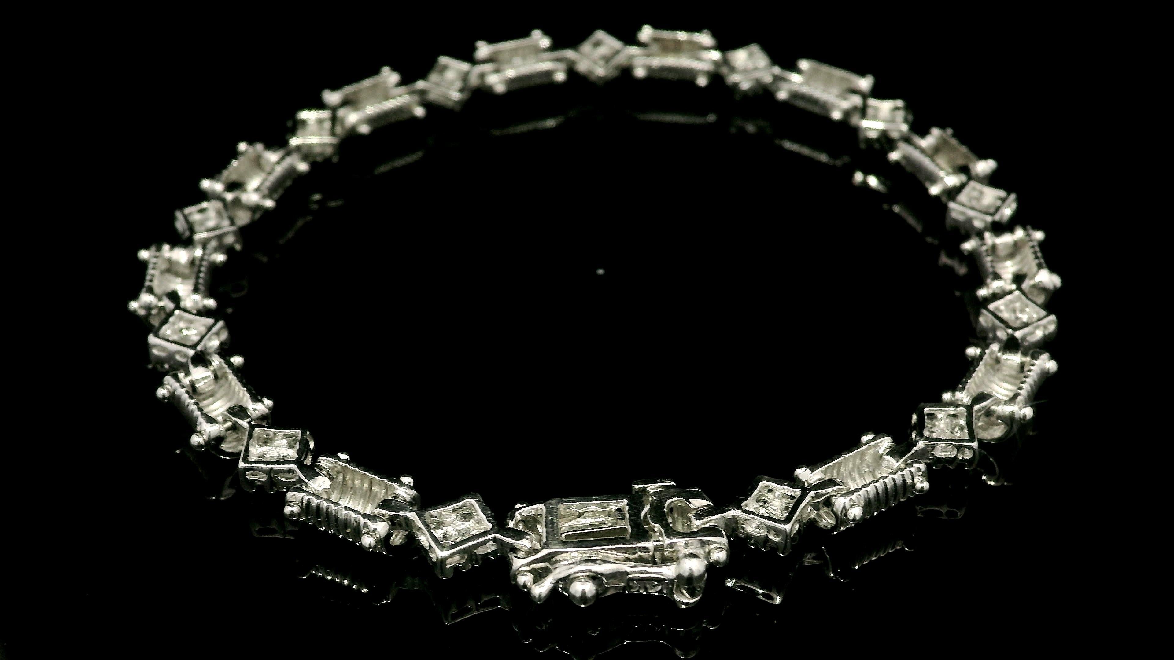 Bracciale A Link in oro bianco 14k 0,85ctw con diamanti a coste e cilindro a forma di trifoglio in vendita 3