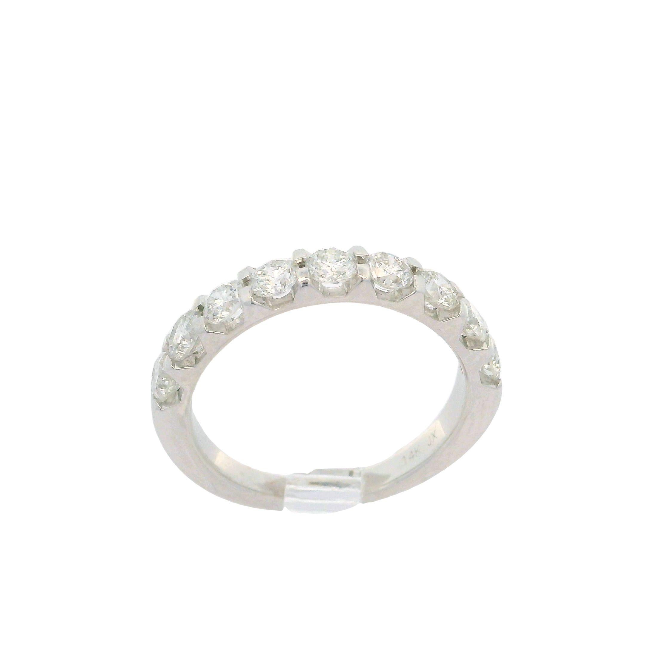 Anello classico in oro bianco 14k con diamante bianco incandescente di grandi dimensioni da 0,85 ct. in vendita 8