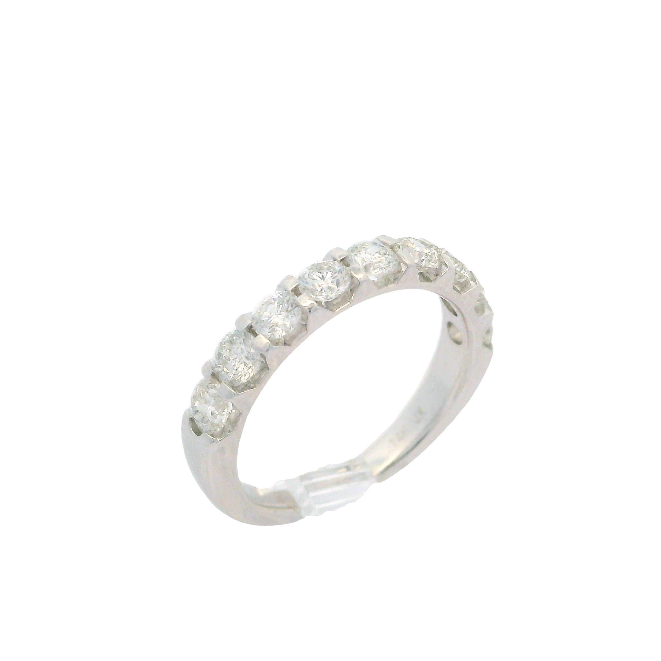 Anello classico in oro bianco 14k con diamante bianco incandescente di grandi dimensioni da 0,85 ct. in vendita 10