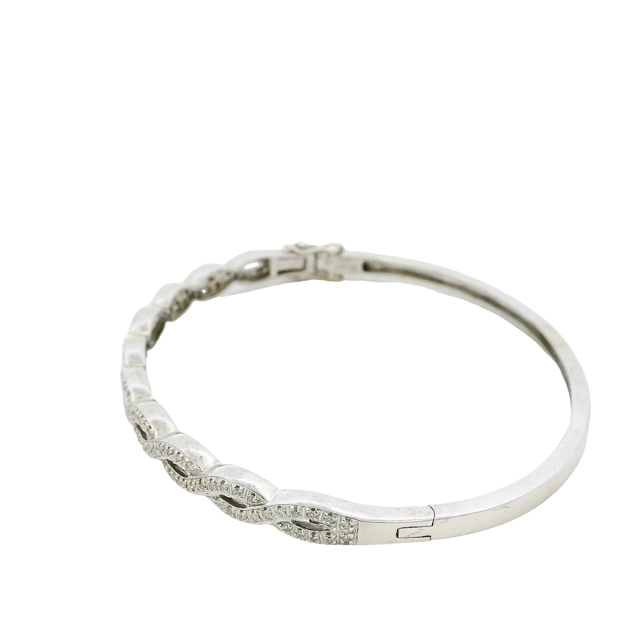 14k White Gold 0.85ctw Twisted Style Diamond Bangle In Excellent Condition For Sale In Boca Raton, FL