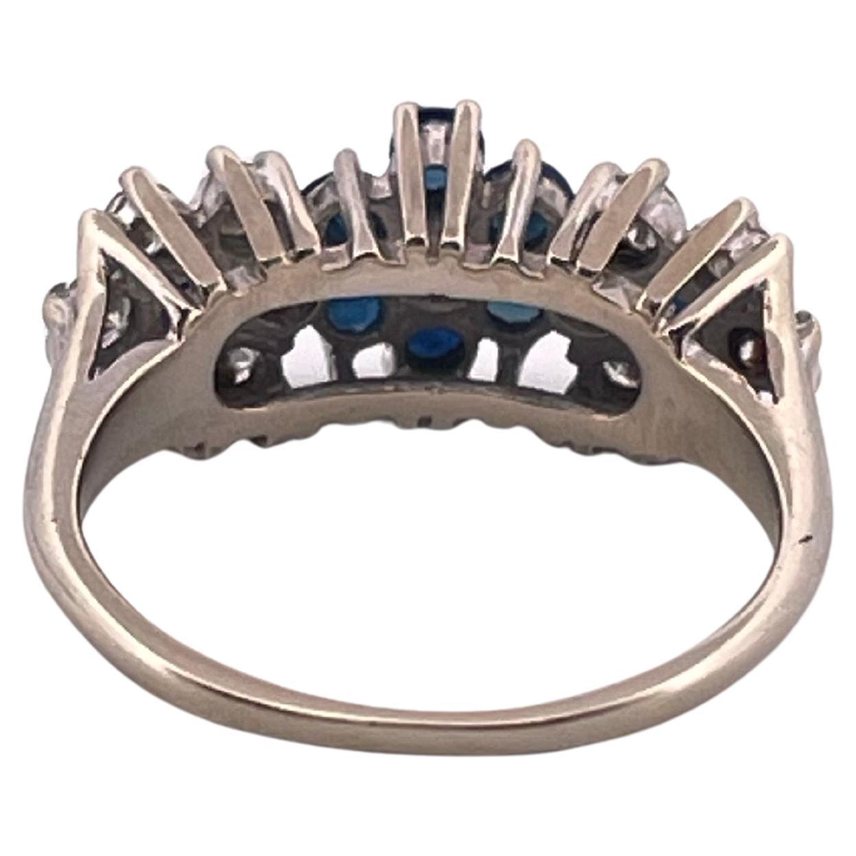 da uomo o donna Anello a tre fiori in oro bianco 14k con diamante da 0,87 carati e zaffiro da 0,56 carati in vendita