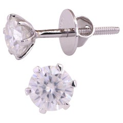 Boucles d'oreilles rondes en or blanc 14 carats avec moissanite certifiée 885 carats (VVS/DE)