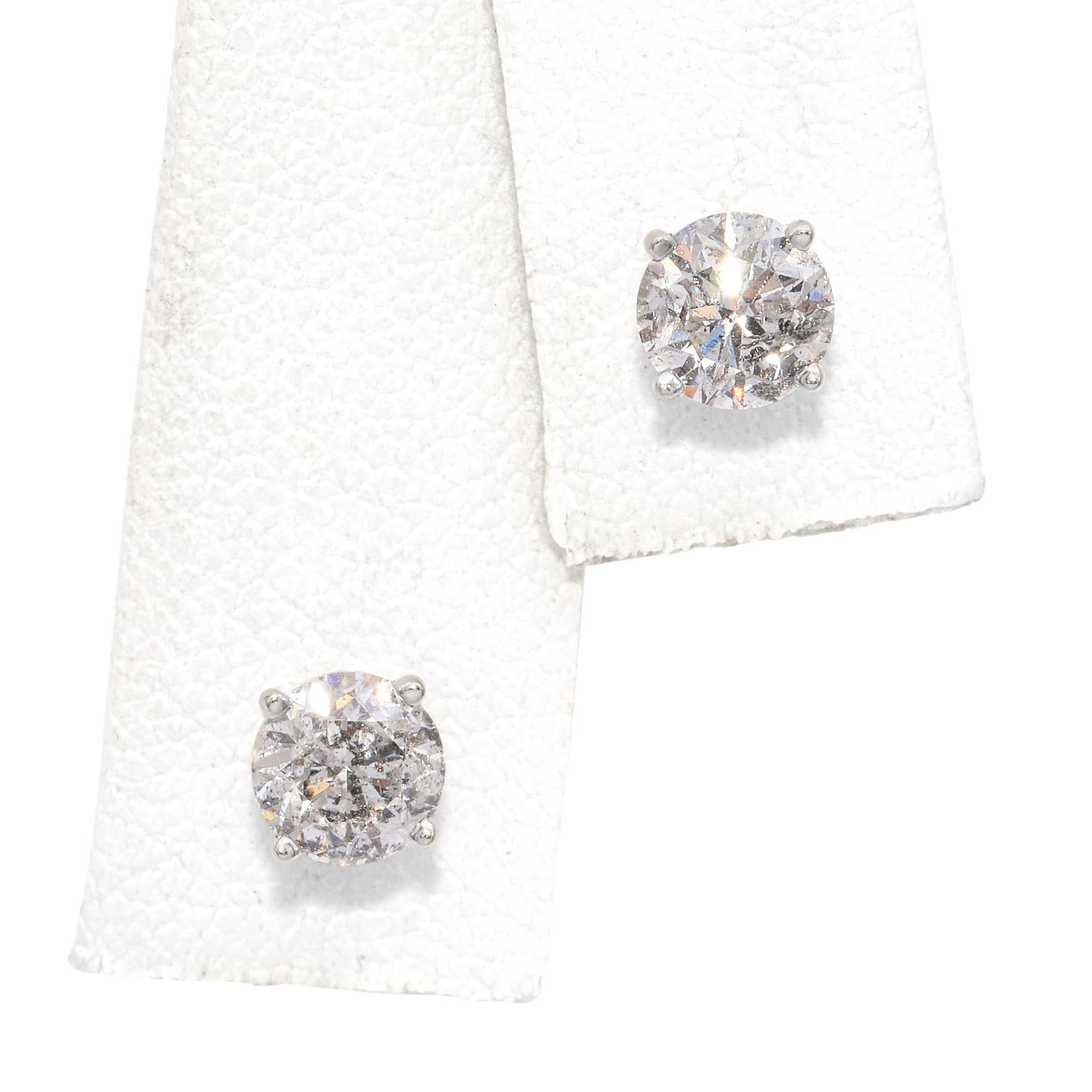 14K White Gold 0.92 TCW Round Diamond Stud Earrings In Good Condition For Sale In New York, NY