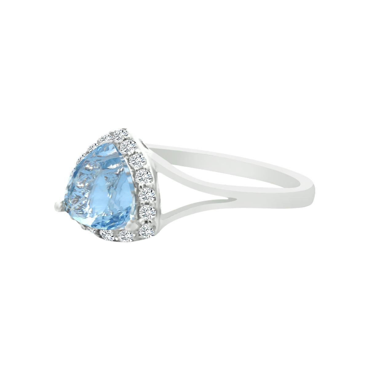 An Embodiment Of Simply Luxury, This Stunning 14K White Gold Trilogy Ring Features A 7mm Trillion Cut Aquamarine Gemstone With Diamonds.
The Precious Gemstone Is Claw Set And Designed Perfectly For Everyday Wear, This Beautiful Piece Would Also Make