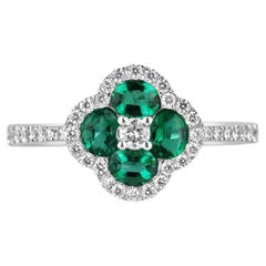Bague à grappe florale en or blanc 14K, émeraude ovale 0,95tcw et halo de diamants, Vivid