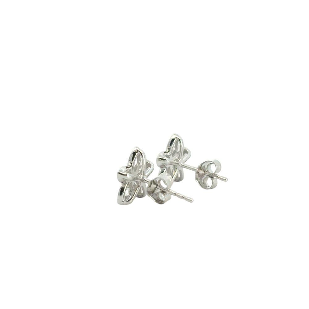 Orecchini con perno a forma di fiore in oro bianco 14k con diamante da 0,96 carati in vendita 4