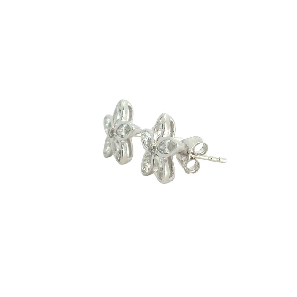Orecchini con perno a forma di fiore in oro bianco 14k con diamante da 0,96 carati in vendita 6