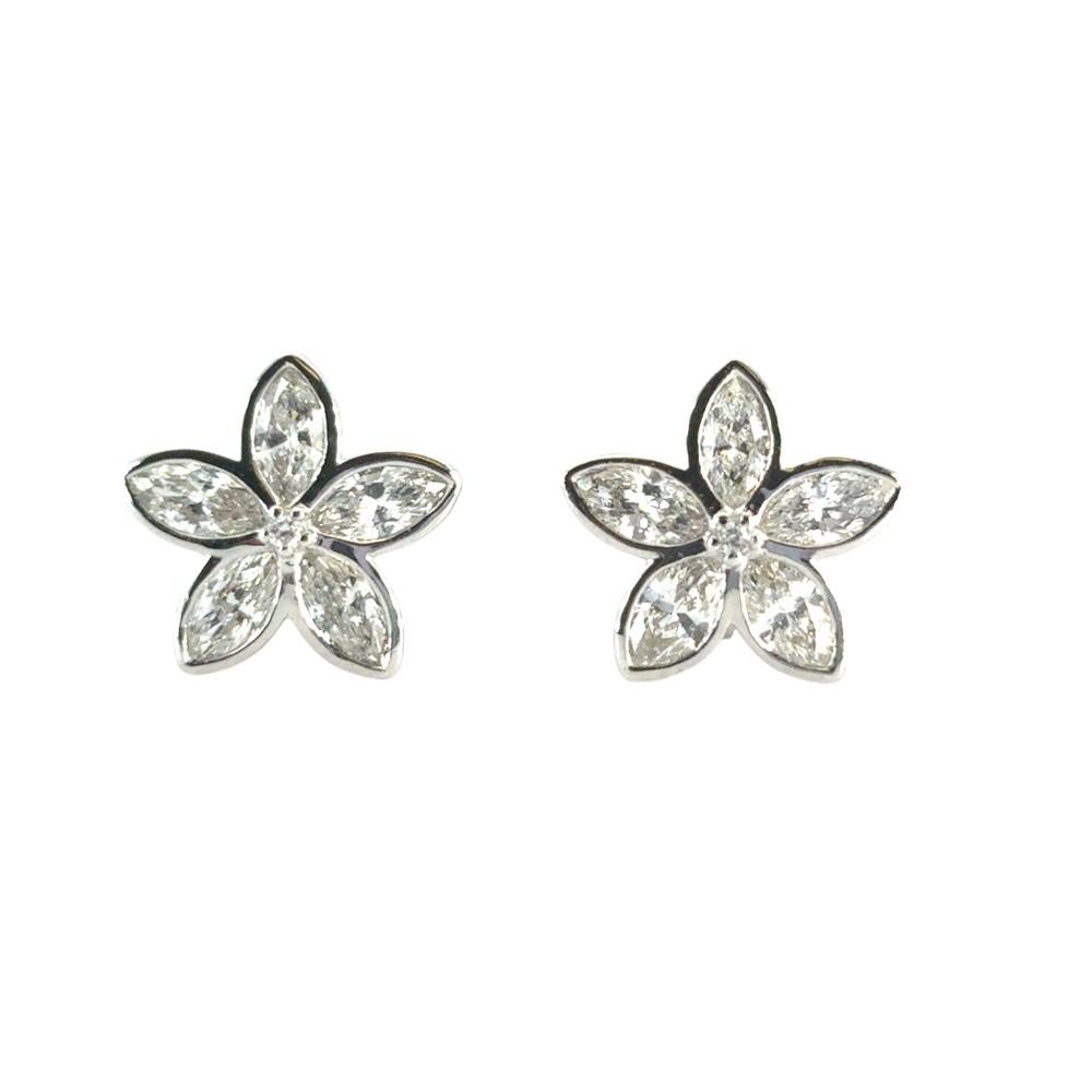 Orecchini con perno a forma di fiore in oro bianco 14k con diamante da 0,96 carati in vendita 9