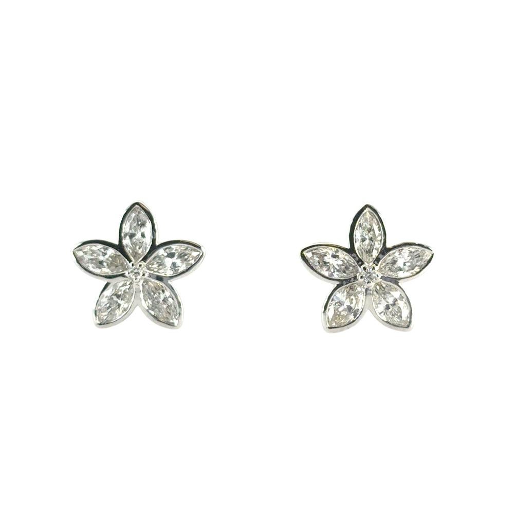 Orecchini con perno a forma di fiore in oro bianco 14k con diamante da 0,96 carati in vendita 11