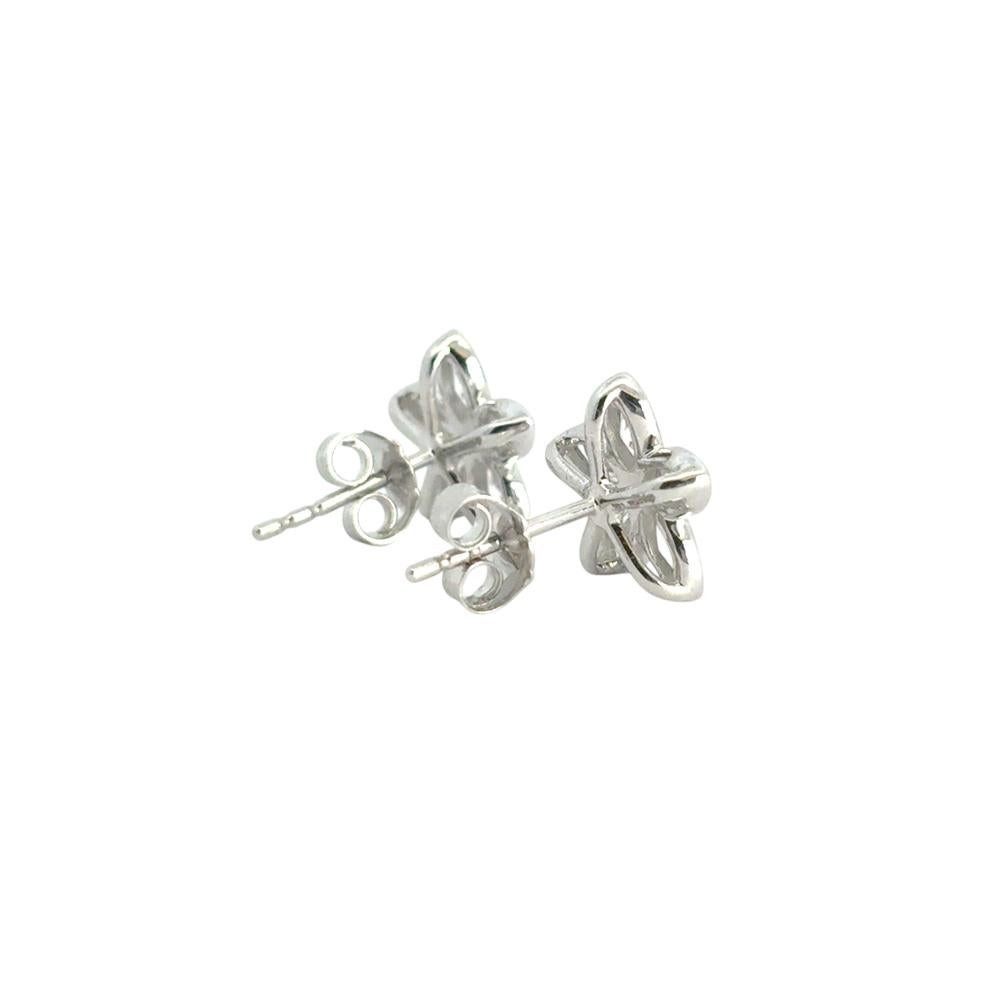 Orecchini con perno a forma di fiore in oro bianco 14k con diamante da 0,96 carati in vendita 2