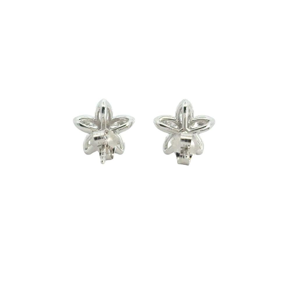 Orecchini con perno a forma di fiore in oro bianco 14k con diamante da 0,96 carati in vendita 3