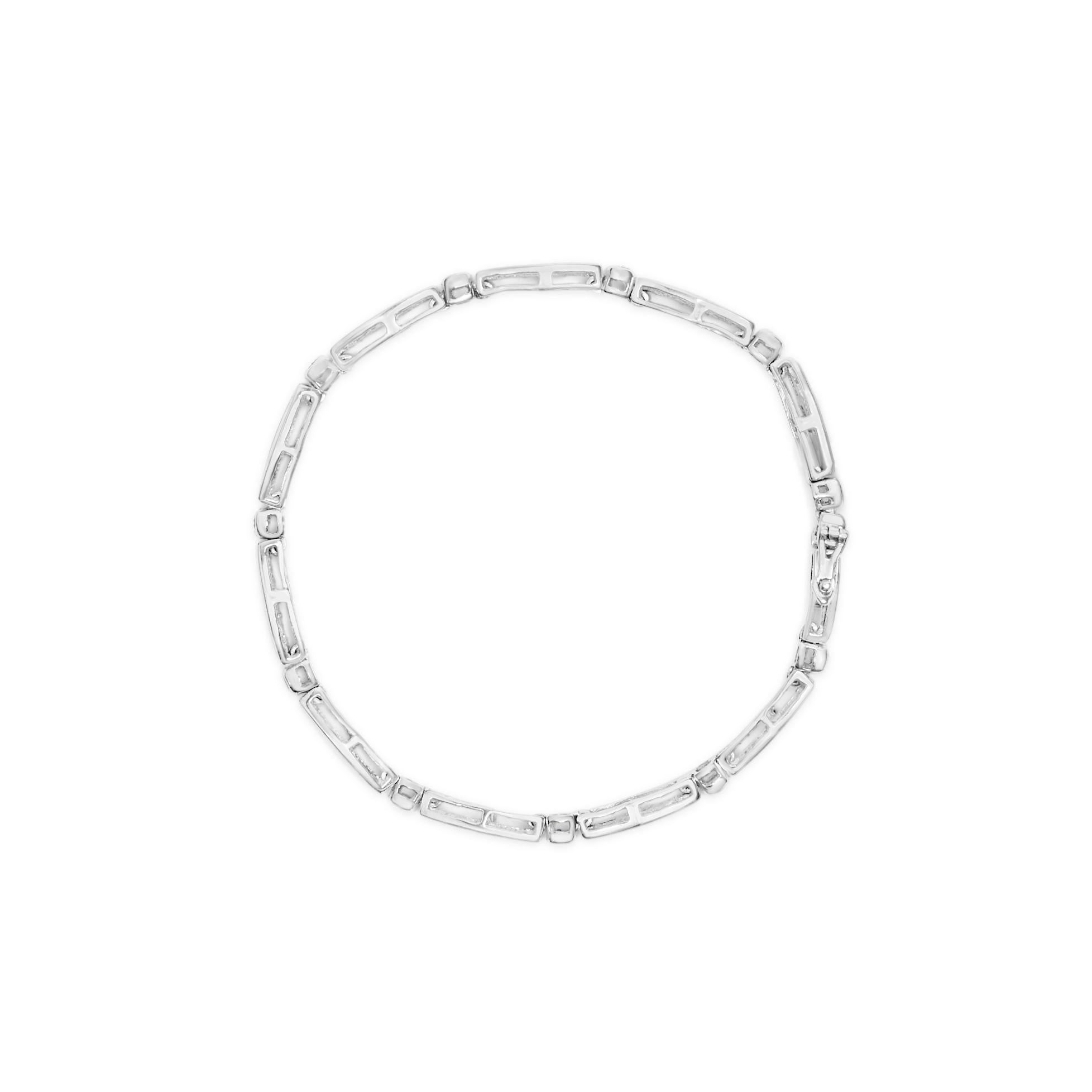 14K Weißgold 1-1/2 Karat Diamant-Lünette und konisch zulaufende Glieder-Tennisarmband (Moderne) im Angebot
