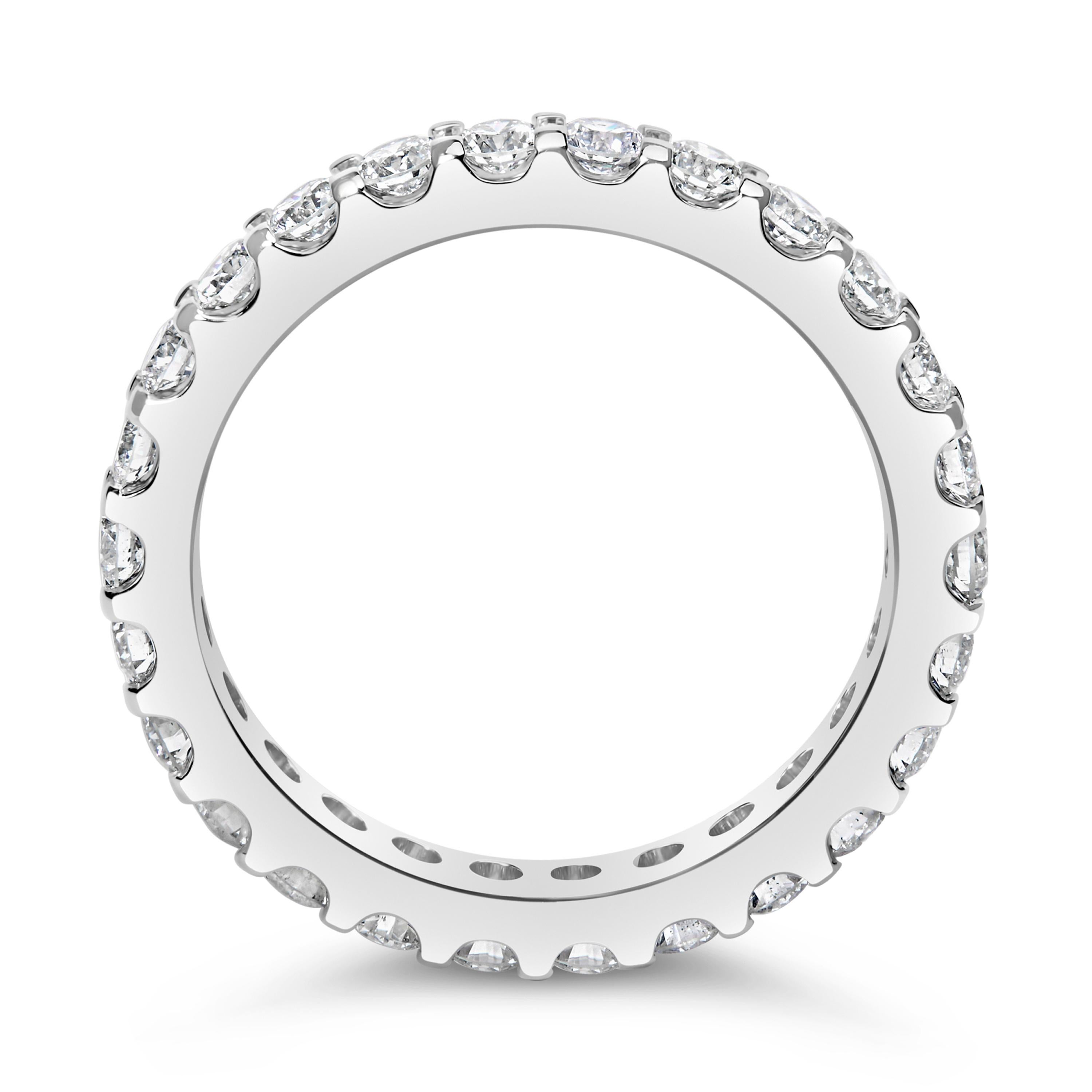Anello di eternità in oro bianco 14K con diamanti rotondi incastonati da 1 1/2 Cttw 4
