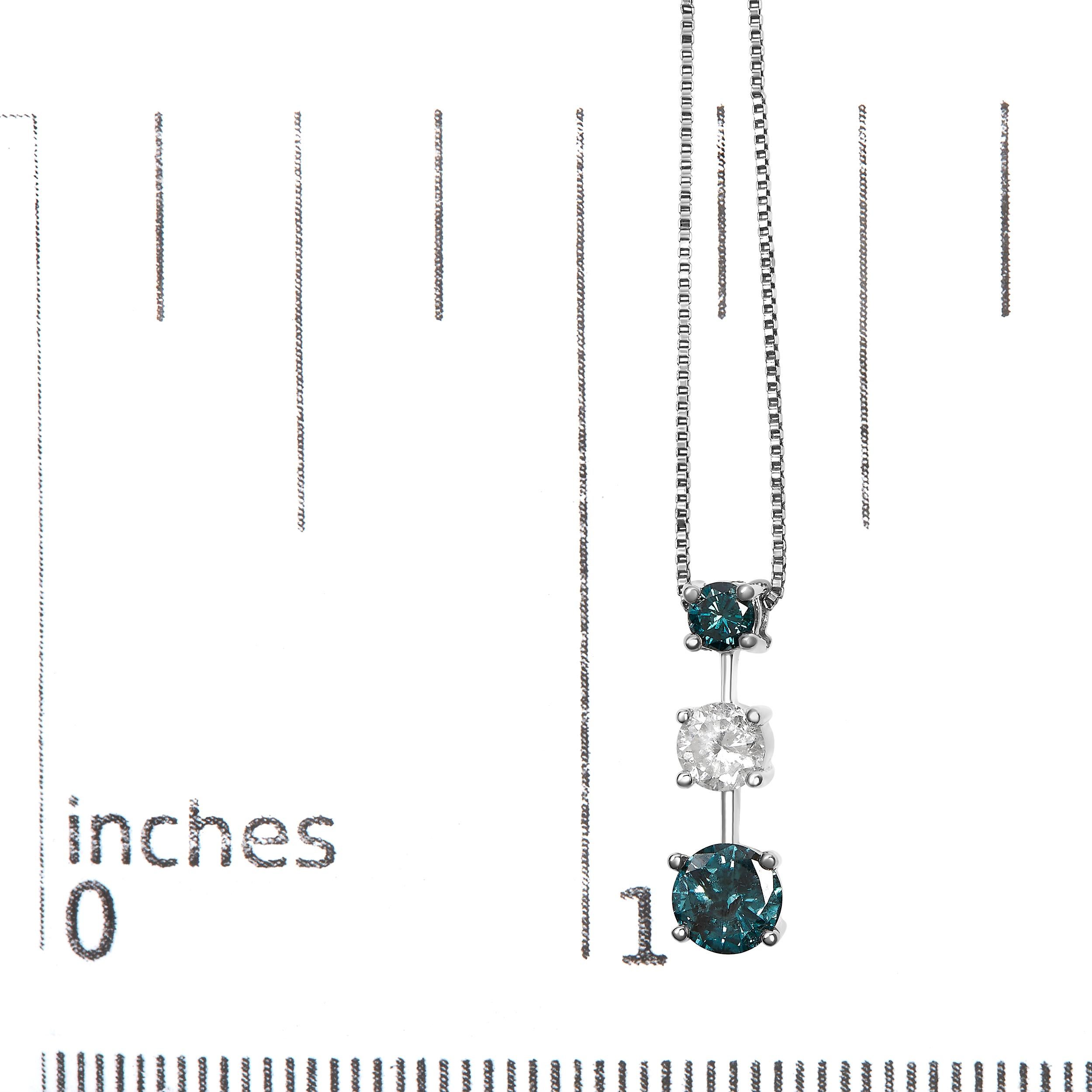 Taille ronde Collier à 3 pierres en or blanc 14K avec 1 1/2 Cttw de diamants bleus et blancs traités en vente