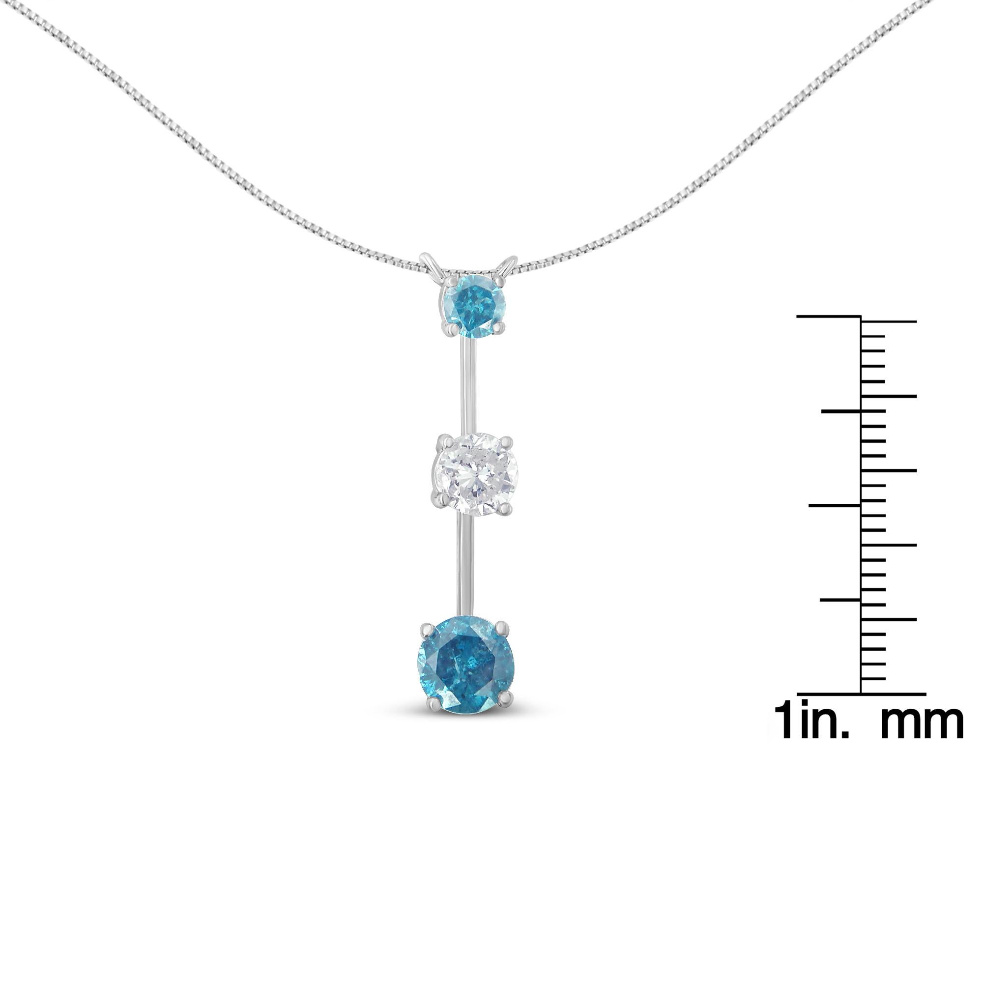 Collier pendentif en or blanc 14 carats avec diamants blancs et bleus traités de 1 1/2 carat poids total Pour femmes en vente