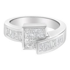 Anello in oro bianco 14k con diamanti taglio Princess e Baguette da 1 1/3 di carato