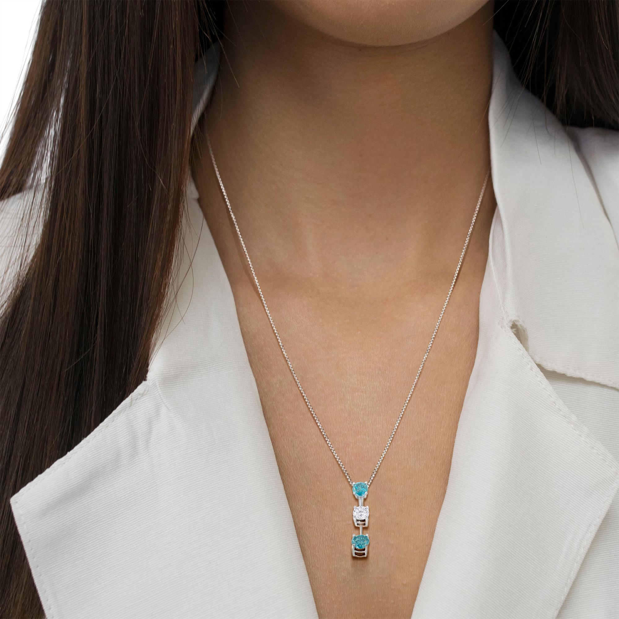 Collier pendentif en or blanc 14 carats avec diamants blancs et bleus traités de 1 1/3 carat poids total Neuf à New York, NY