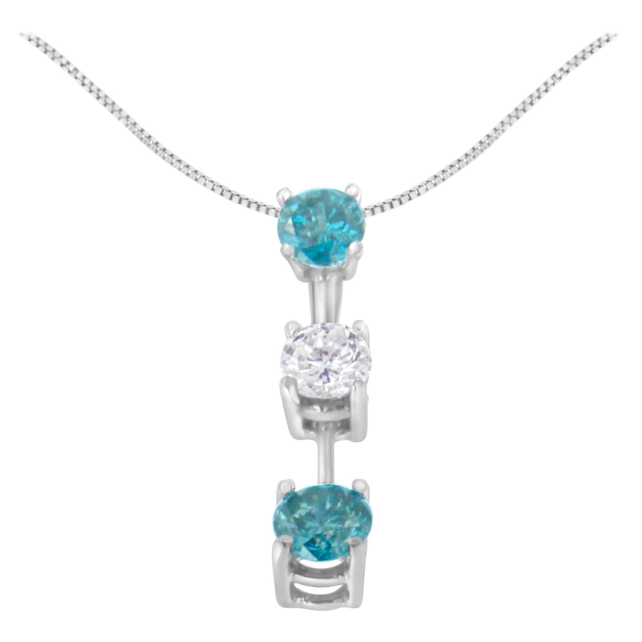 Collana con ciondolo in oro bianco 14k da 1 1/3 Cttw di diamanti bianchi e blu trattati