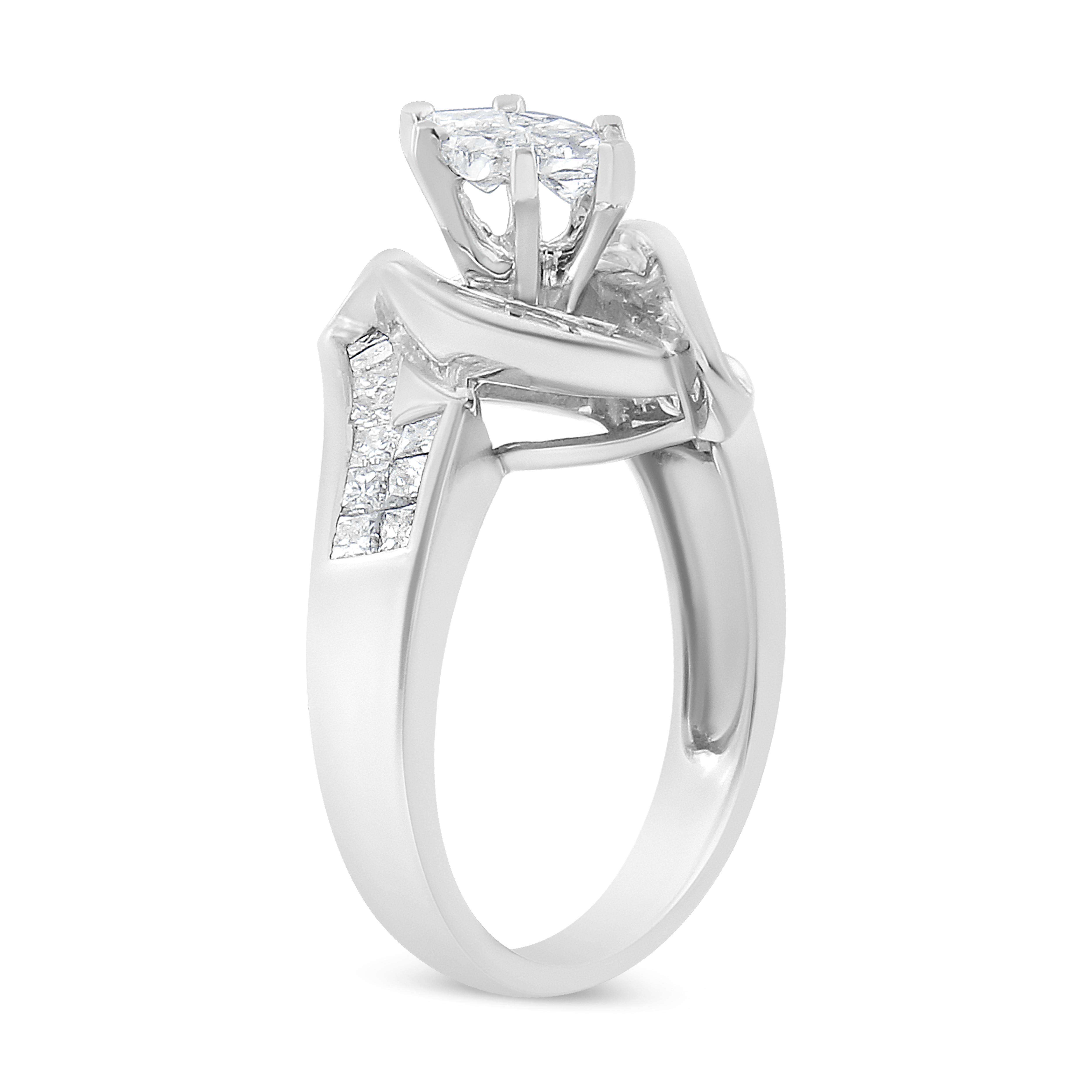 Taille baguette Bague de fiançailles cocktail en or blanc 14 carats avec diamants en forme de marquise de 1 1/4 carat en vente