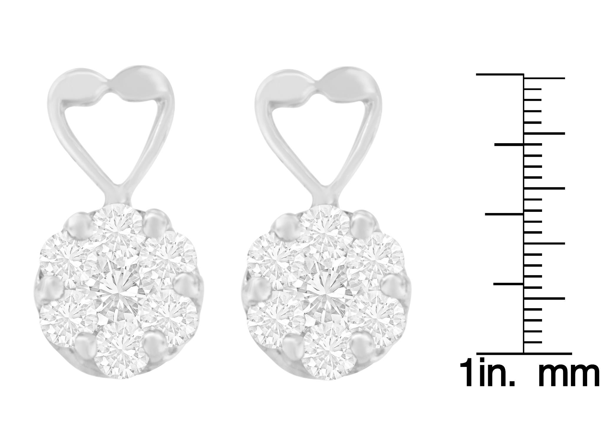 14K Weißgold Herzohrringe mit Blumen-Cluster mit rundem Diamanten im Rundschliff im Zustand „Neu“ im Angebot in New York, NY