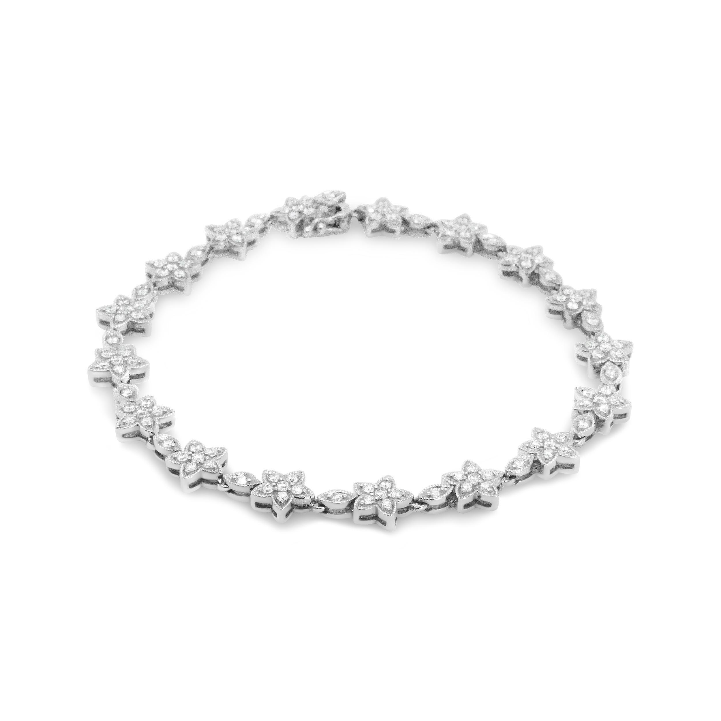 Taille ronde Bracelet à maillons en or blanc 14 carats avec fleurs et diamants ronds de 1 1/5 carat en vente