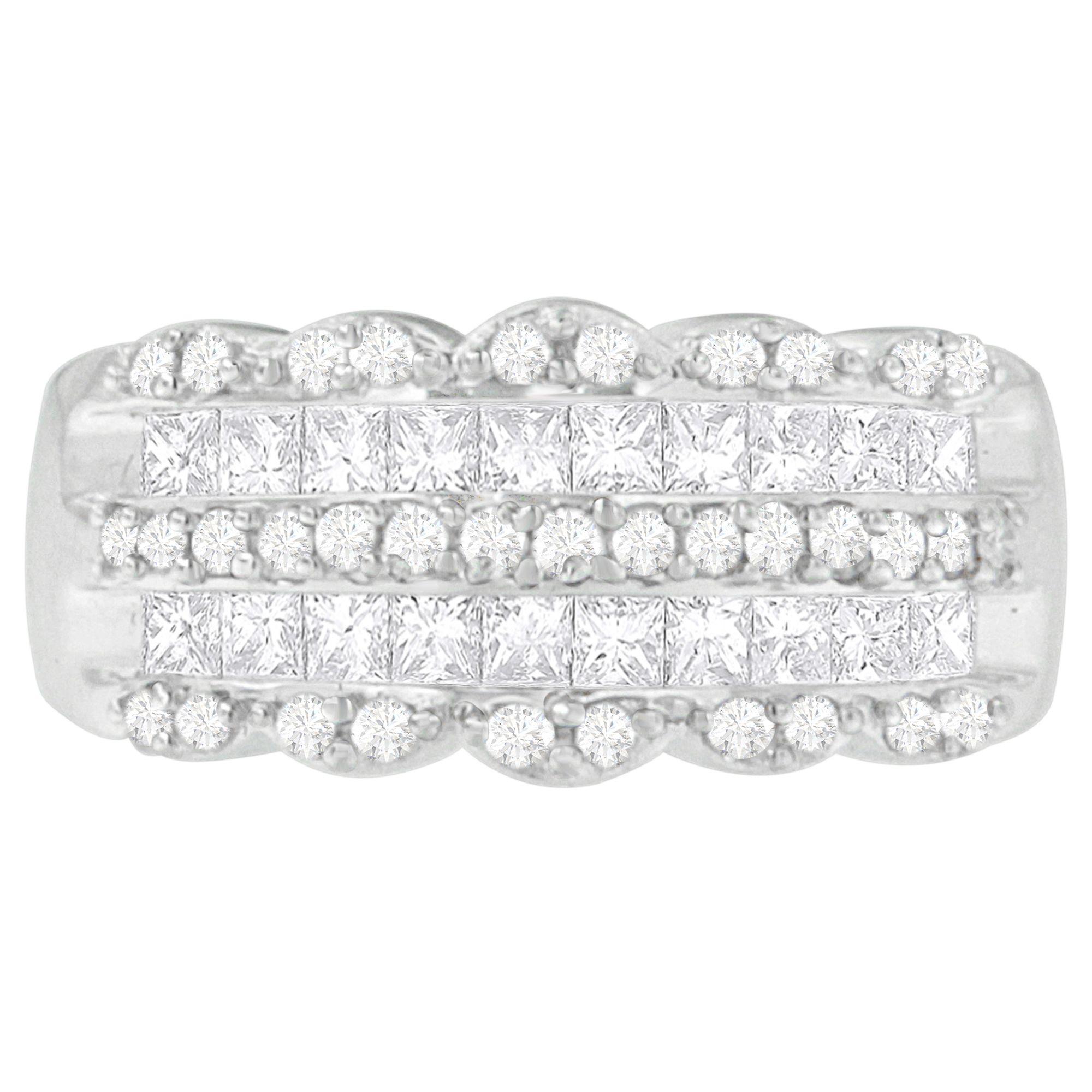 Modern 14K White Gold 1 1/7ct. TDW Round and Princess-Cut Diamond Ring(H-I, SI2-I1) For Sale