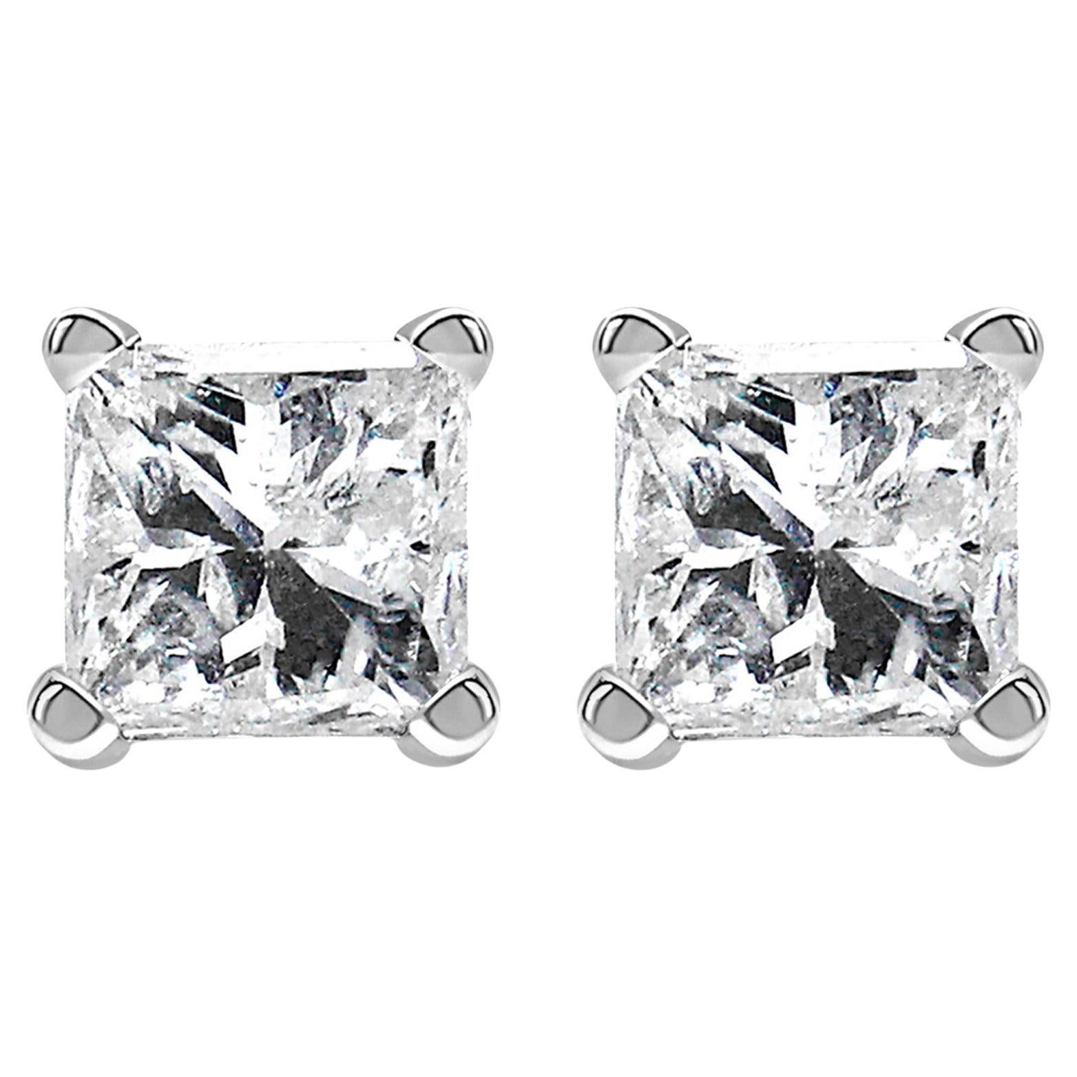 Boucles d
oreilles solitaires en or blanc 14K avec diamant taille princesse de 1/10 Cttw