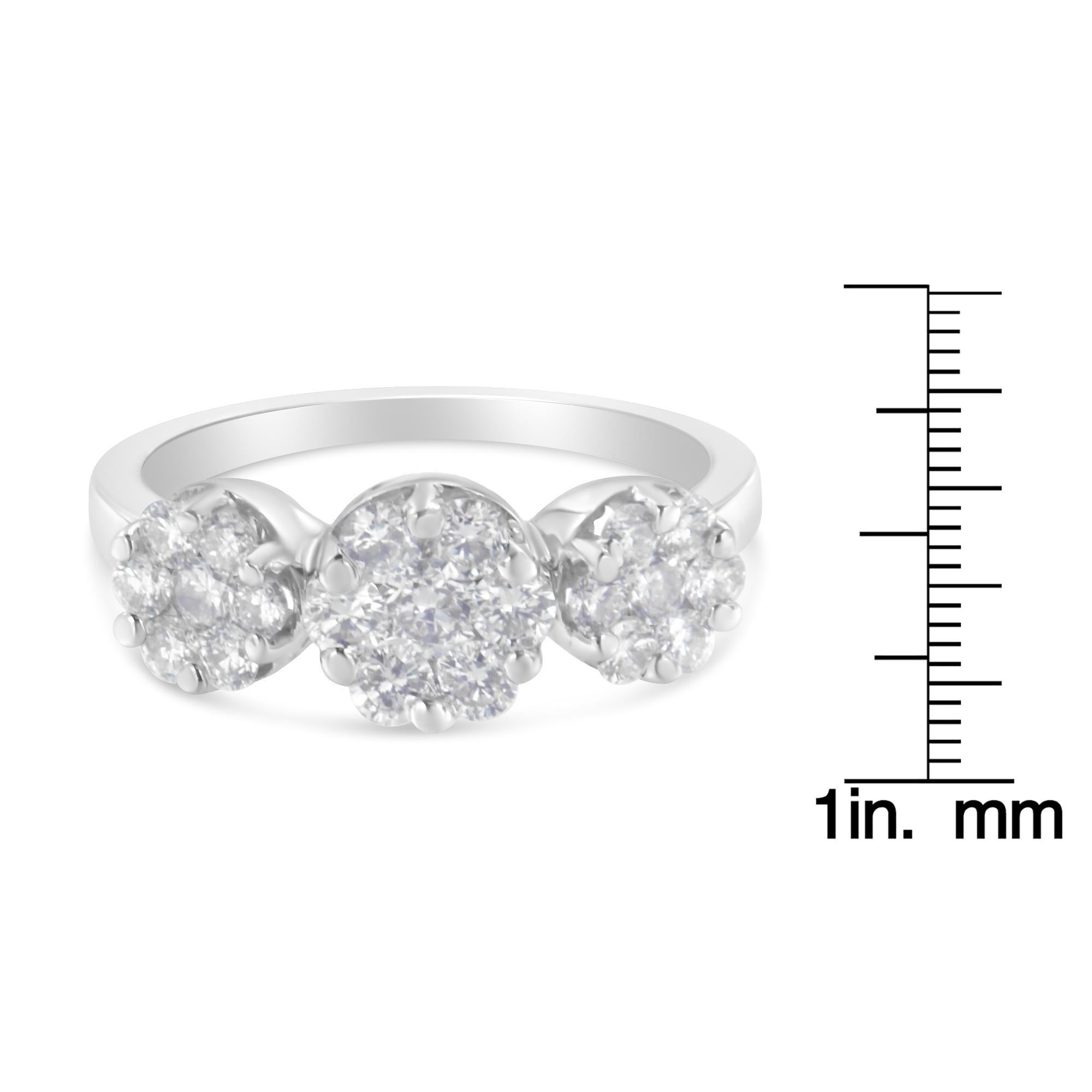 Round Cut 14K White Gold 1 ¼ Carat Diamond Floral Cluster 3 Stone Style Ring For Sale